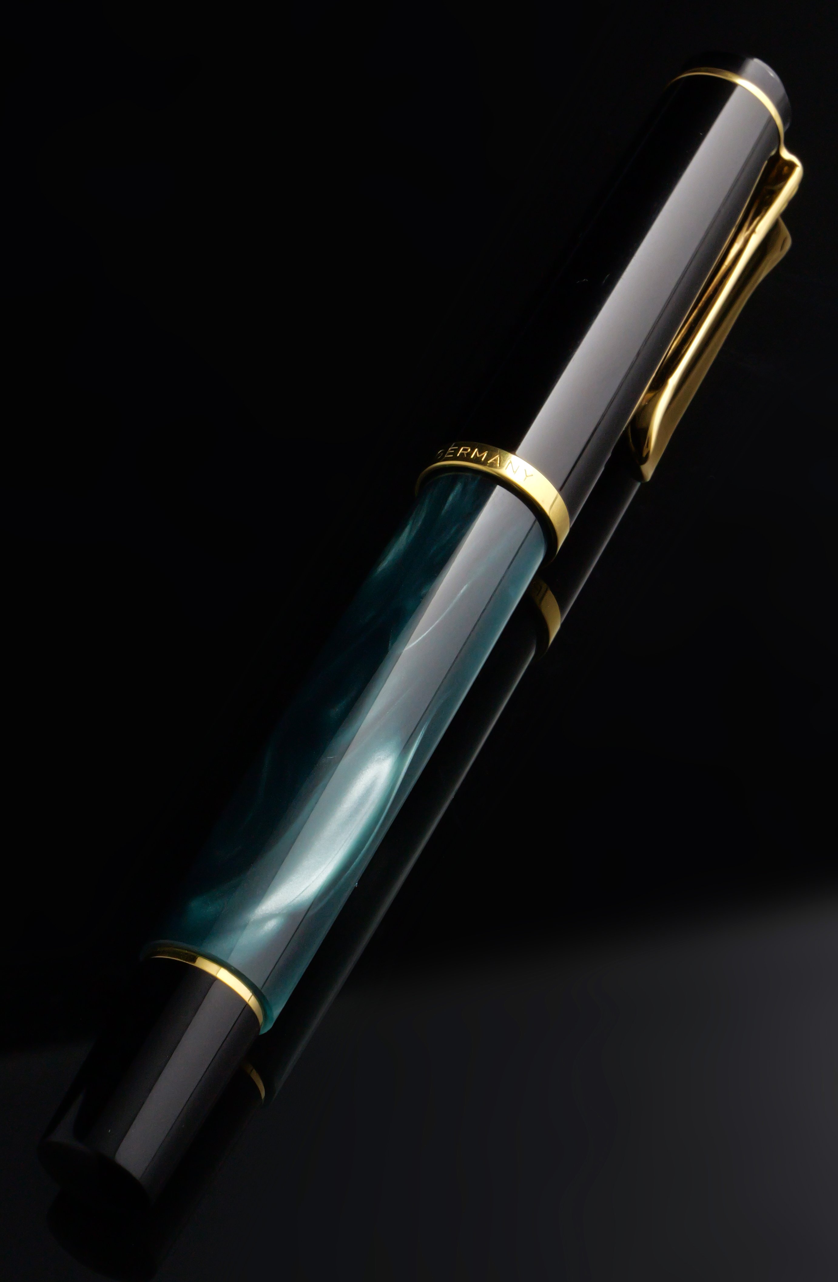 Pelikan Classic M200: Green Marbled and Brown Marbled｜Hideo Takehara