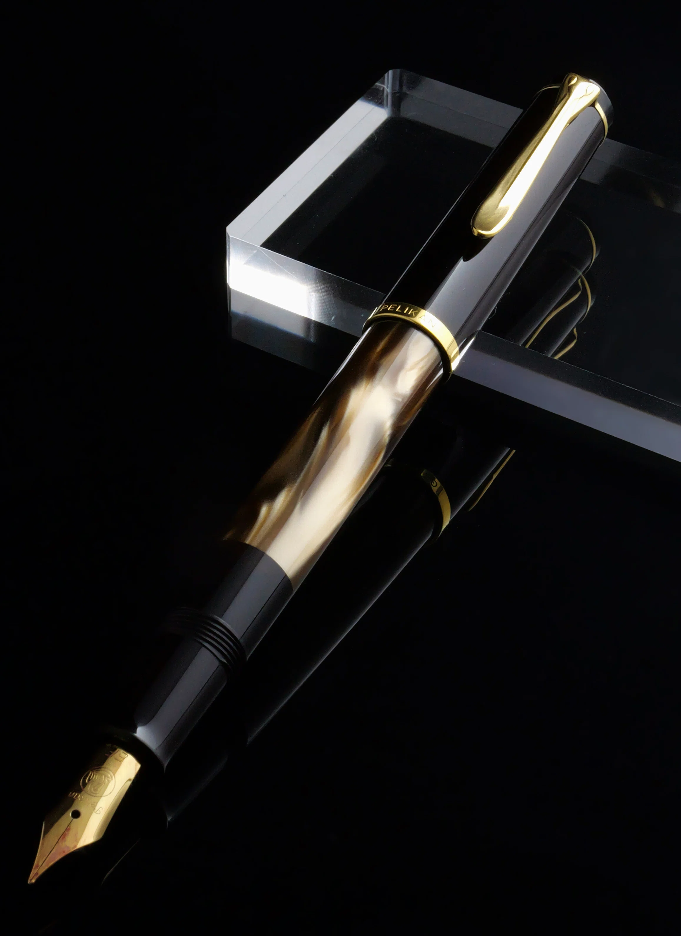 Pelikan Classic M200: Green Marbled and Brown Marbled｜Hideo Takehara