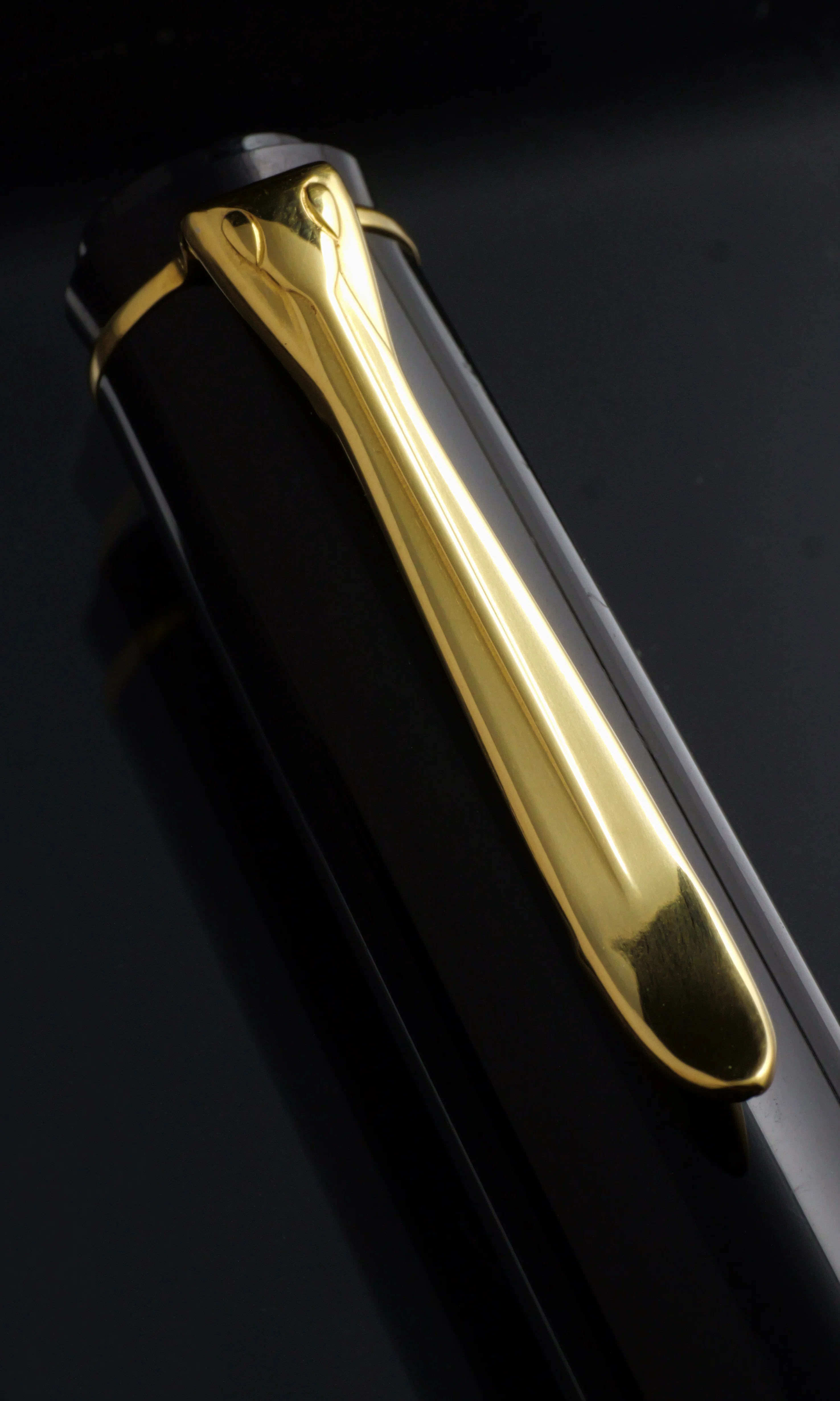 Pelikan Classic M200: Green Marbled and Brown Marbled｜Hideo Takehara