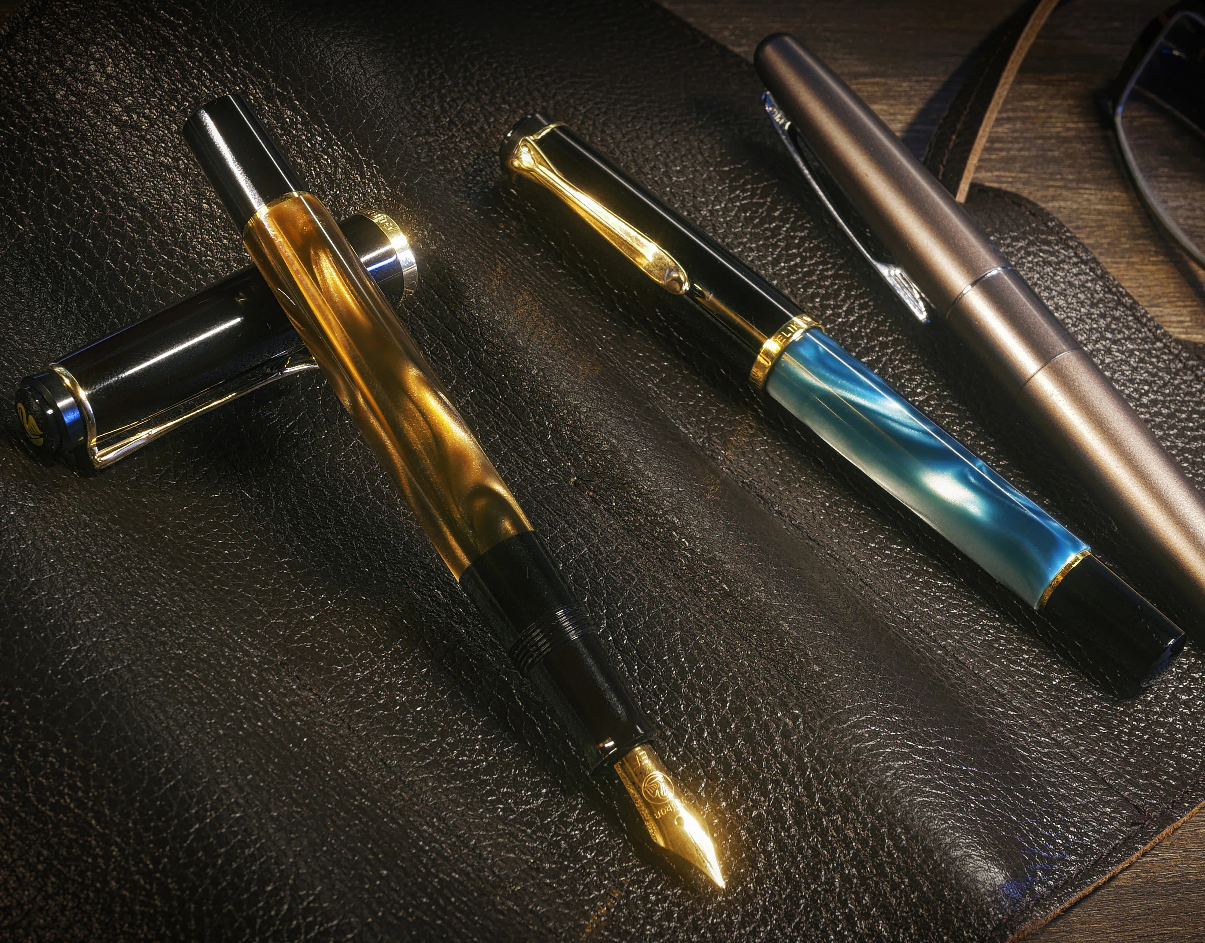 Pelikan Classic M200: Green Marbled and Brown Marbled｜Hideo Takehara