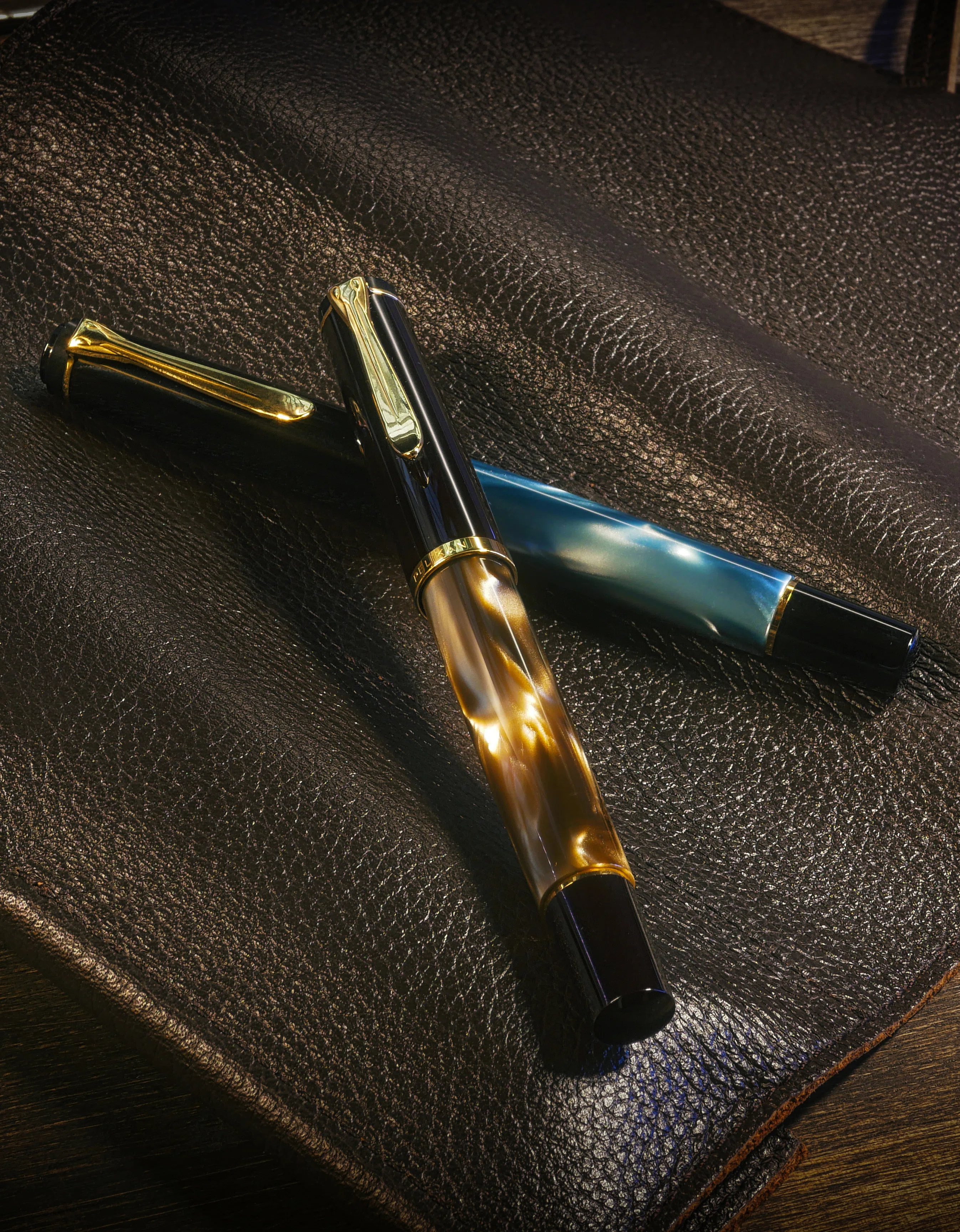Pelikan Classic M200: Green Marbled and Brown Marbled｜Hideo Takehara