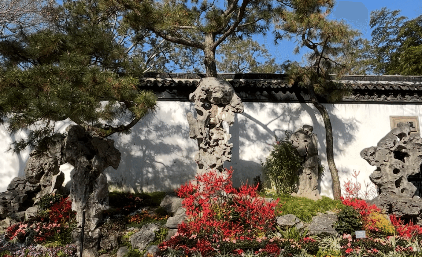 獅子林における石船と太湖石の奇岩がもたらす非日常的体験についての