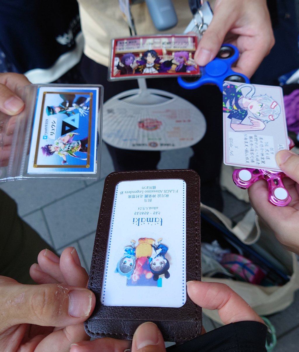 宇宙舞う仲良し蝶々のお月様ゴム☽︎‪︎.*·̩͙‬(イニシャル入れ可能) 宇宙のなかま めじるしアクセサリー 2 全8種 コンプ セット - メルカリ