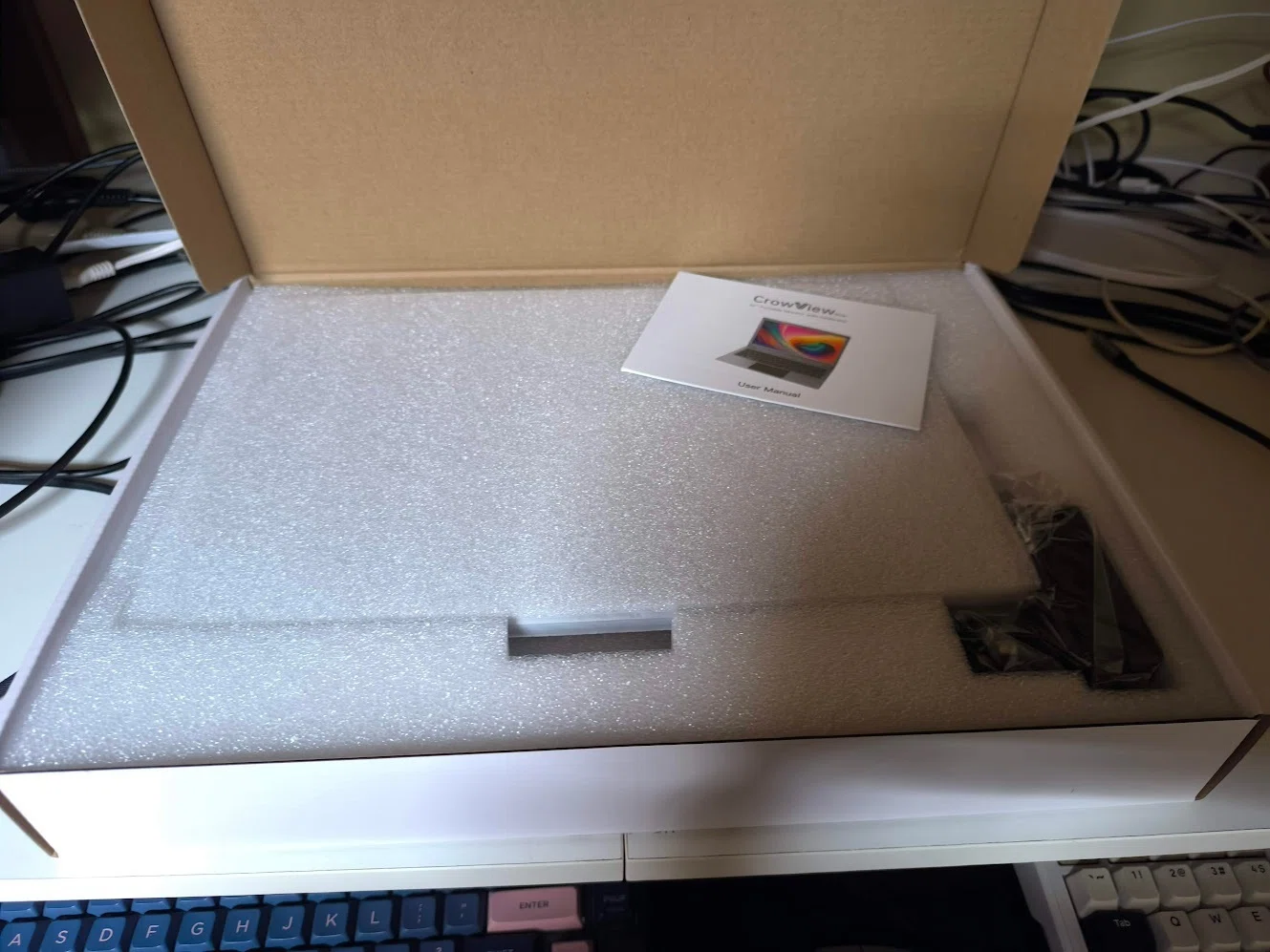 Elecrow CrowView Note Review: A Keyboard-Equipped Mobile Monitor ...