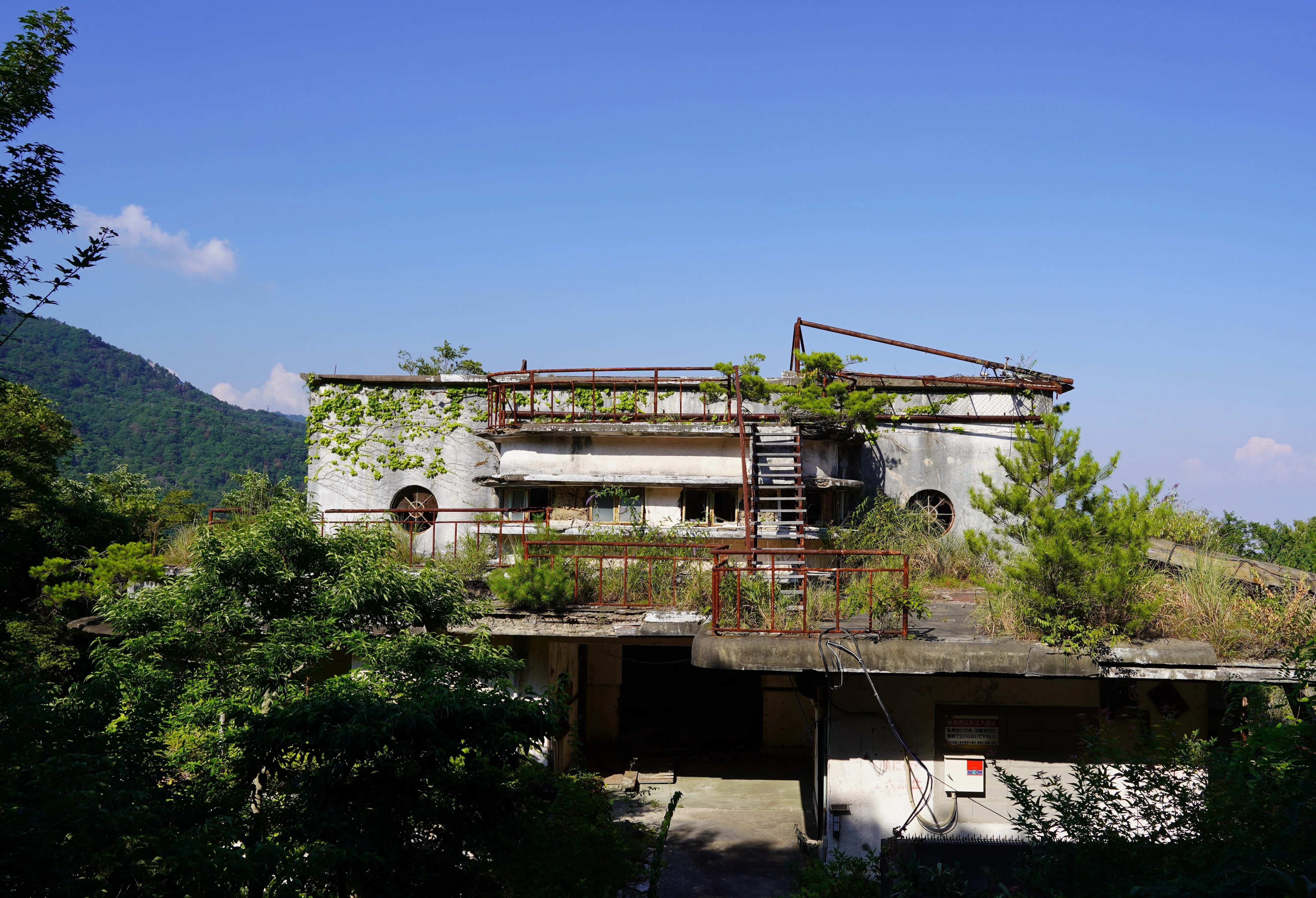廃墟愛が教えてくれた写真上達の近道｜永瀬もなみ｜思考言語化デザイナー
