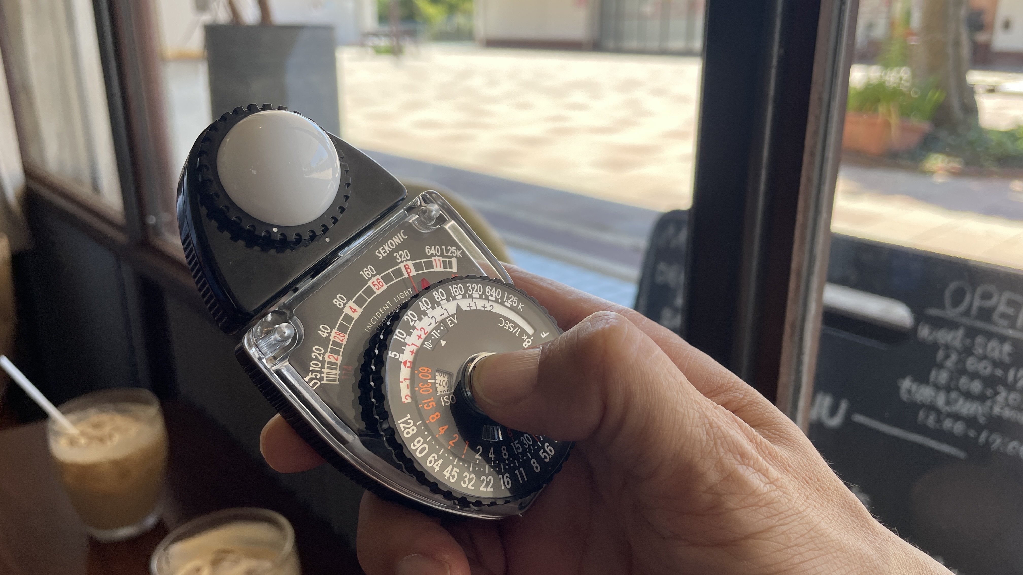 素振りで楽しむ単体露出計｜MOJA MOJA