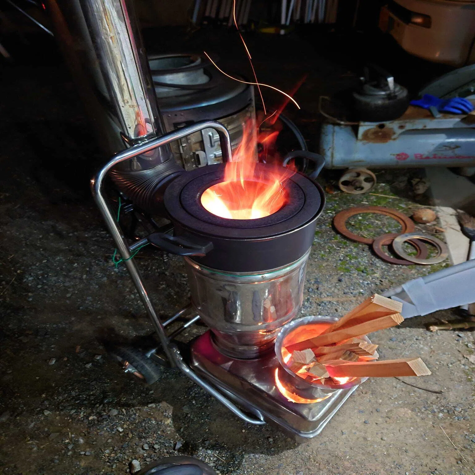 生木や竹を燃やせるロケットストーブ R330N（標準） 堺に「コロケット 