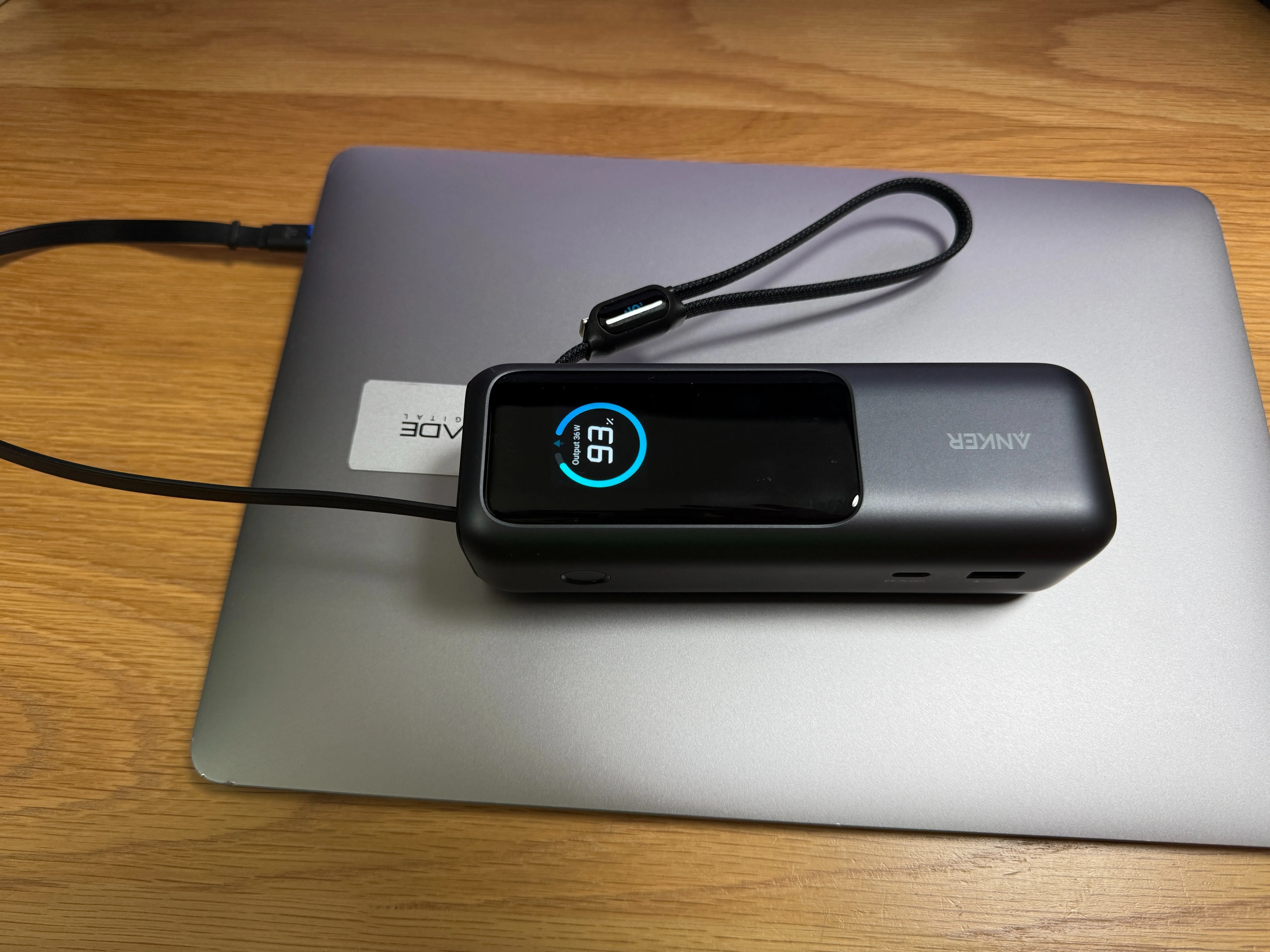 Anker Power Bank (25000mAh, Built-In & 巻取り式USB-Cケーブル)｜タカシ