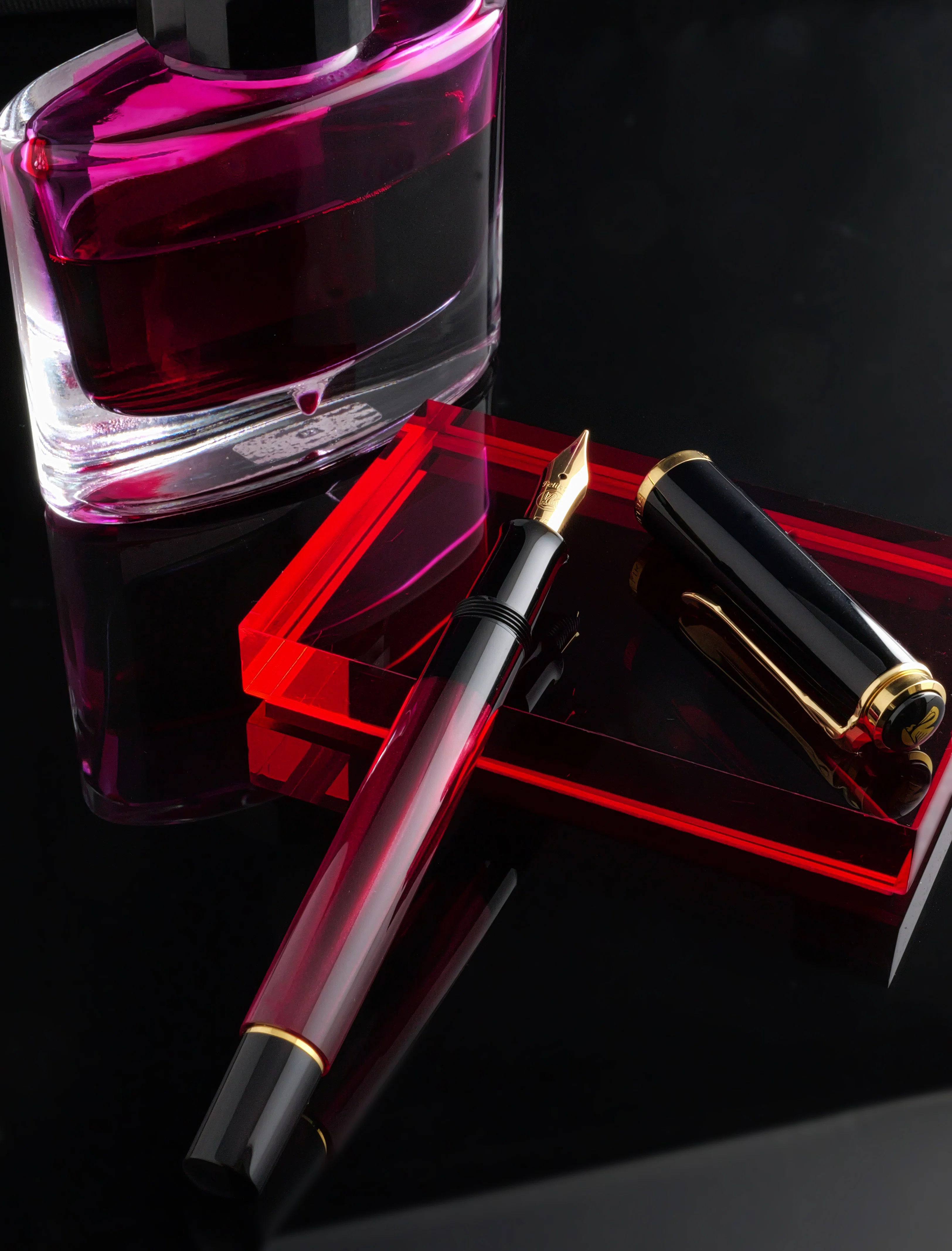 Pelikan Classic M200: Red Marbled｜Hideo Takehara