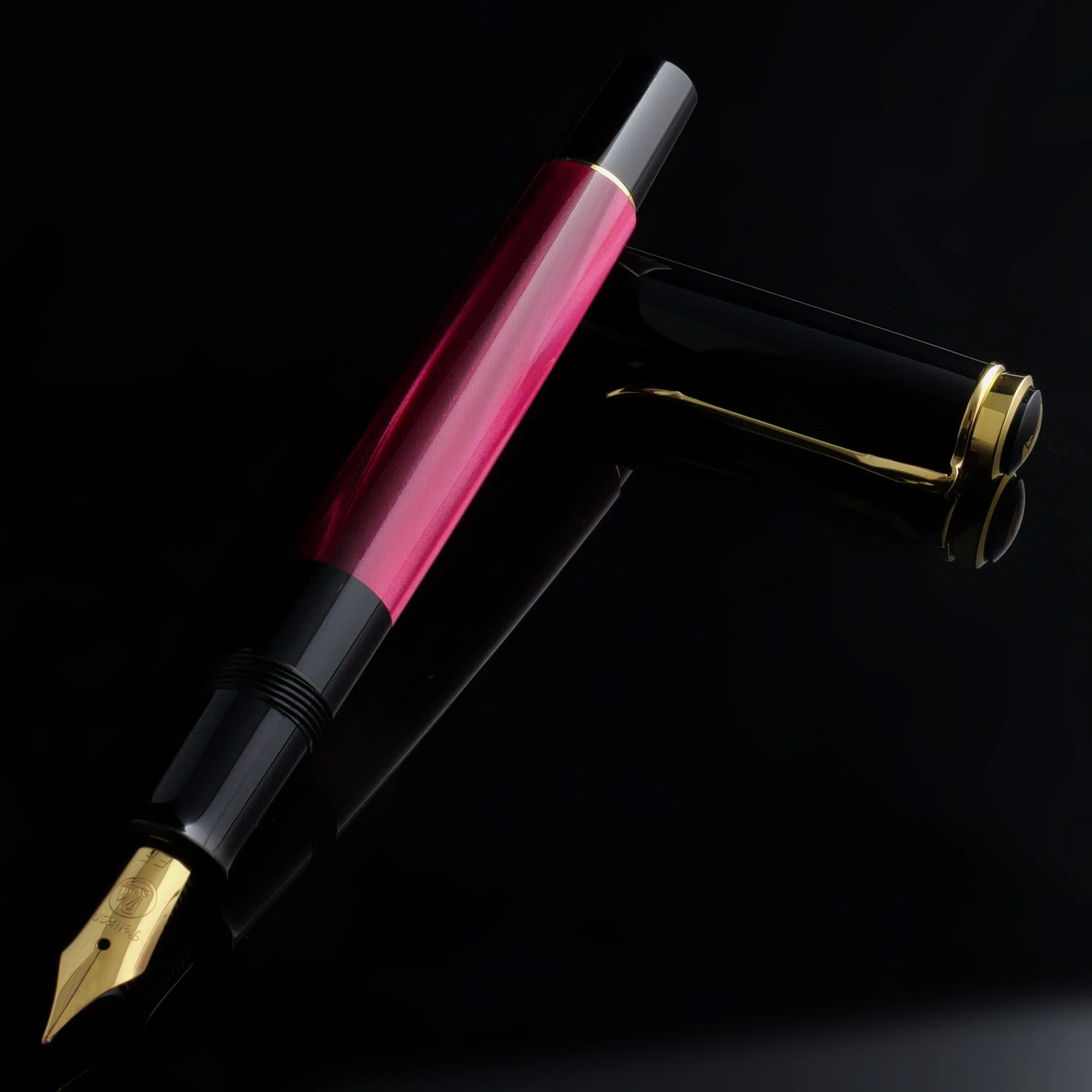 Pelikan Classic M200: Red Marbled｜Hideo Takehara