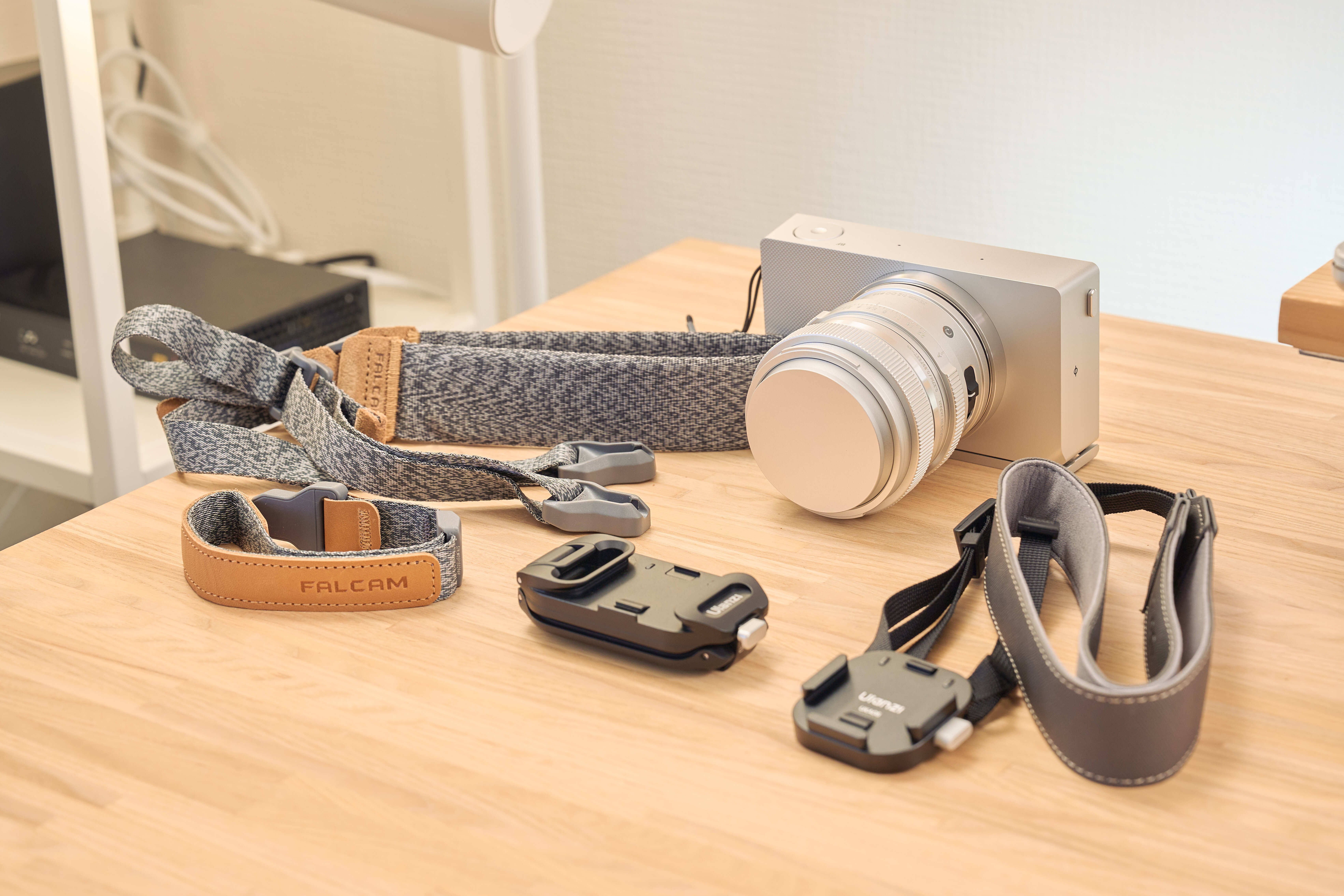 Sigma BFに合うストラップアクセサリー4選 | TH04のシルバープレートで