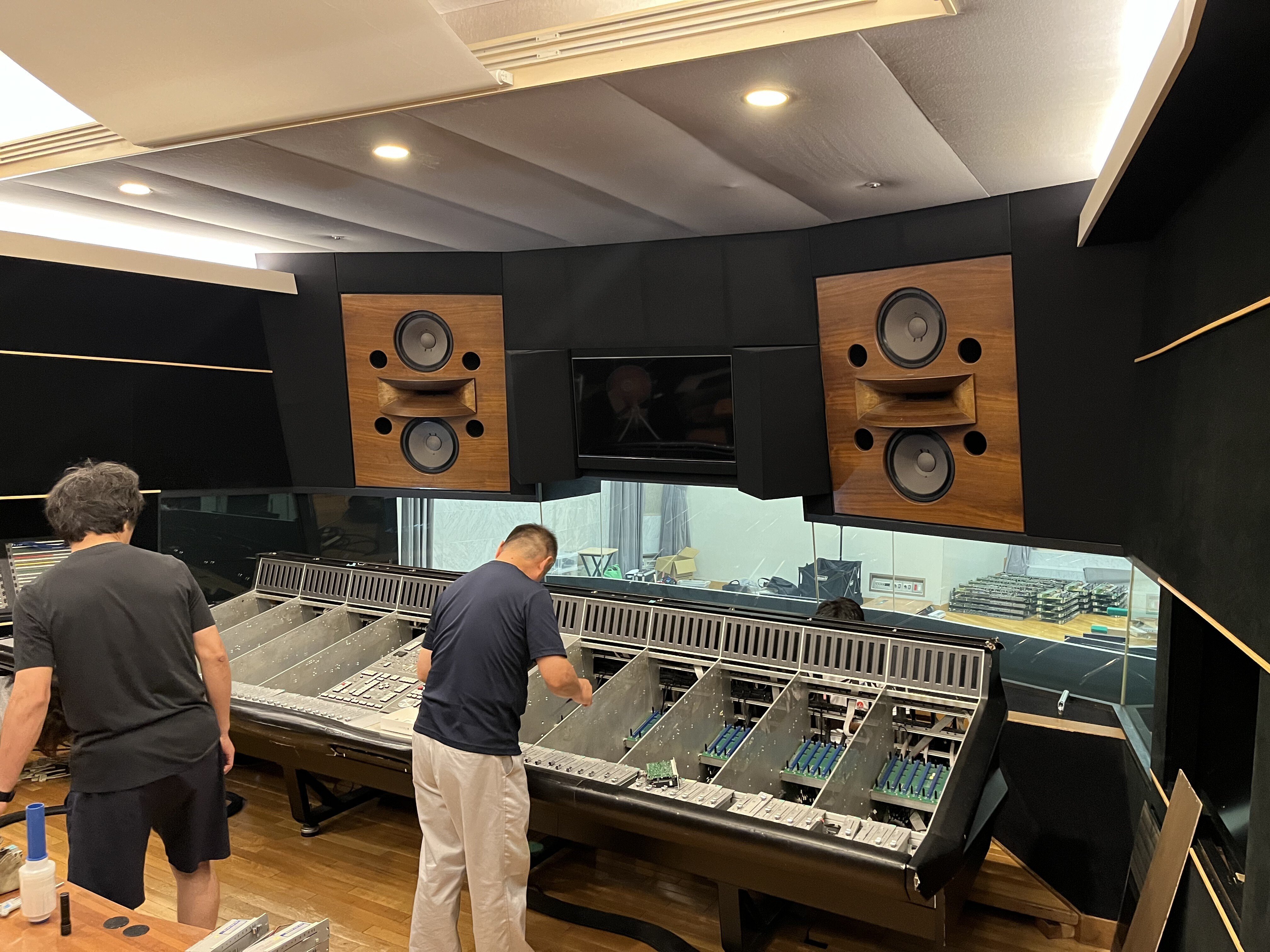 レコーディングスタジオBstのコンソール入れ替えレポート｜株式