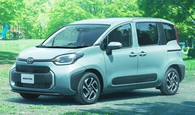 シエンタ等最適。新車納品時、直ぐ履き替えた、公道未使用タイヤ シエンタ等最適。新車納品時、直ぐ履き替えた、公道未使用タイヤ 車