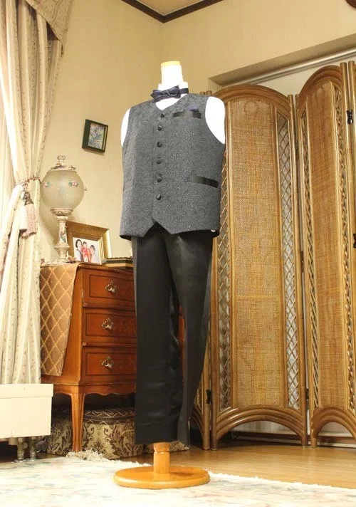 High Cello Notes A jacket vest made from high-quality jacquard! Coordinated with satin ...