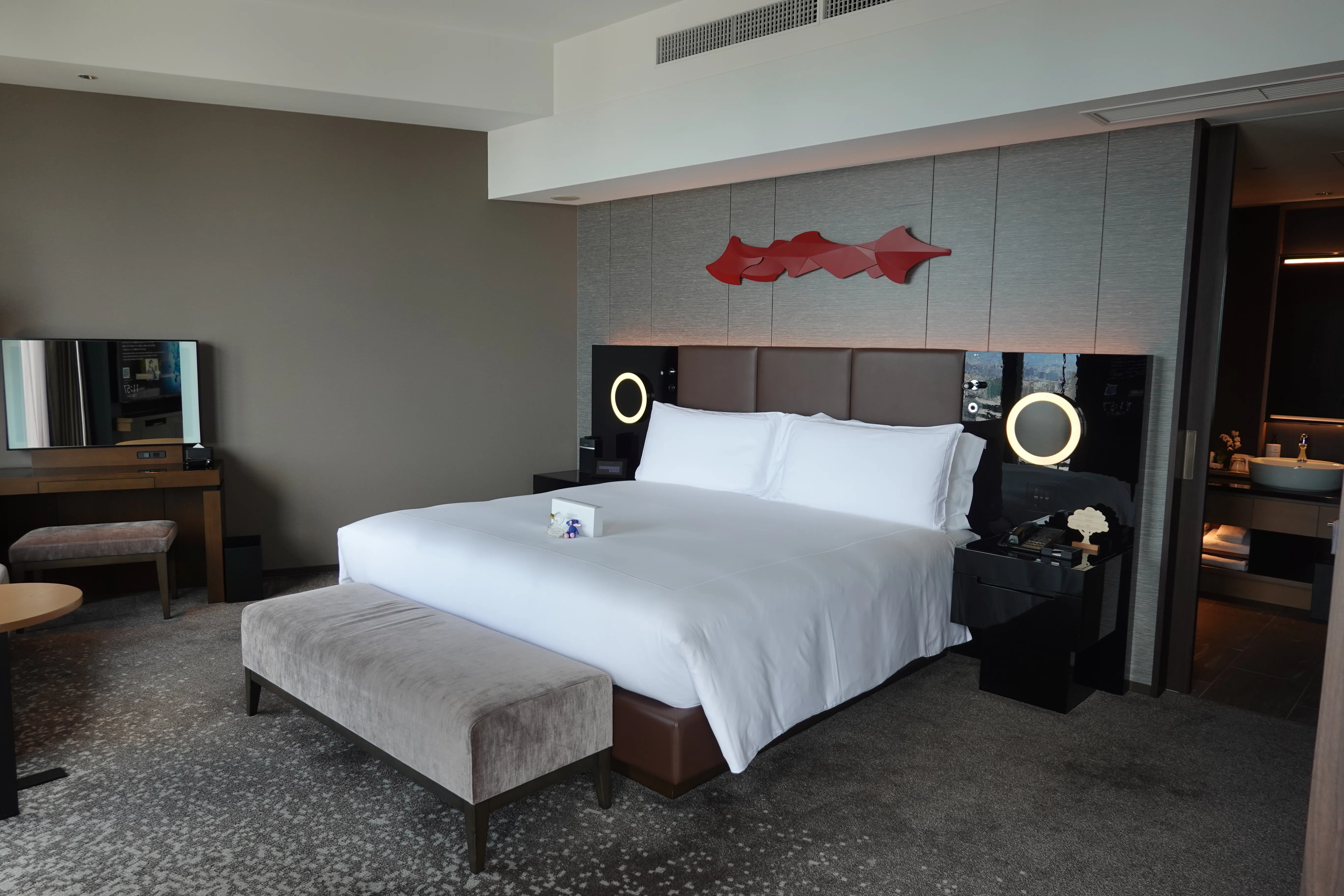 Conrad hotel Osaka ディフューザー I treated my favorite girl to a suite at Conrad Osaka.｜推しである