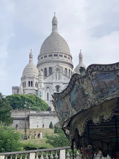 To Montmartre to Find Lovely Things [Paris Maiden Trip of Sisters