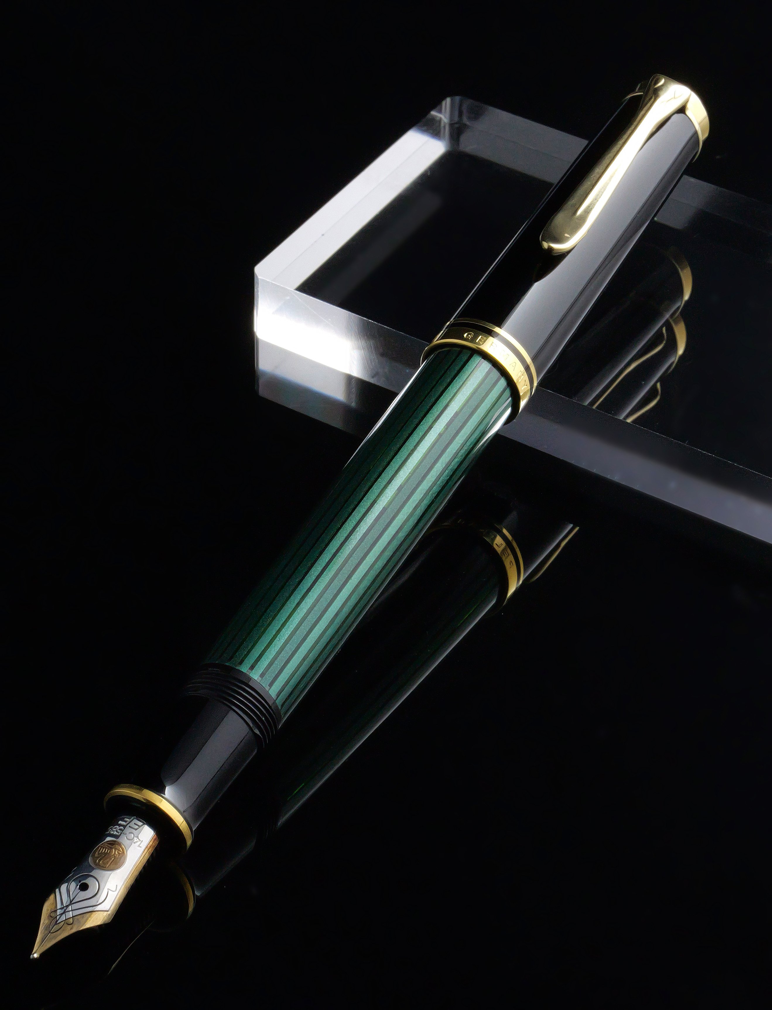 pelikan m400 EF green strapeペリカンスベレン ペリカン（Pelikan） 万年筆スーベレーン M400 グリーン縞 万年筆