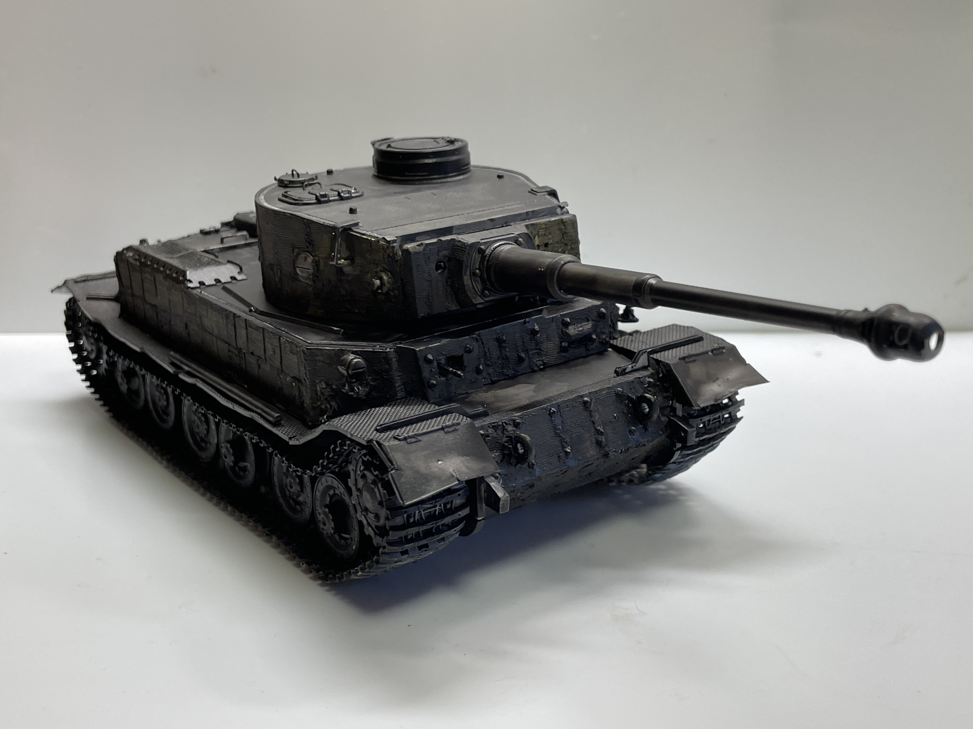 永遠の課題！！筆塗りで迷彩塗装をやってみる！｜でこぽん