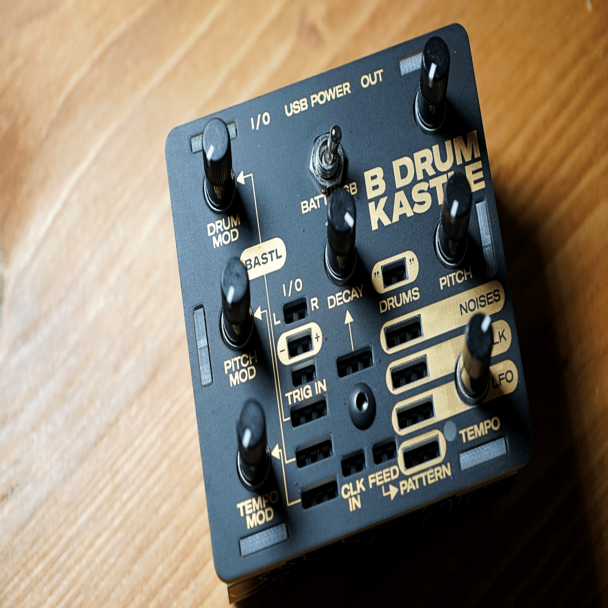 レビュー 】 手のひらよりも小さな LoFi モジュラー・ドラム・シンセ