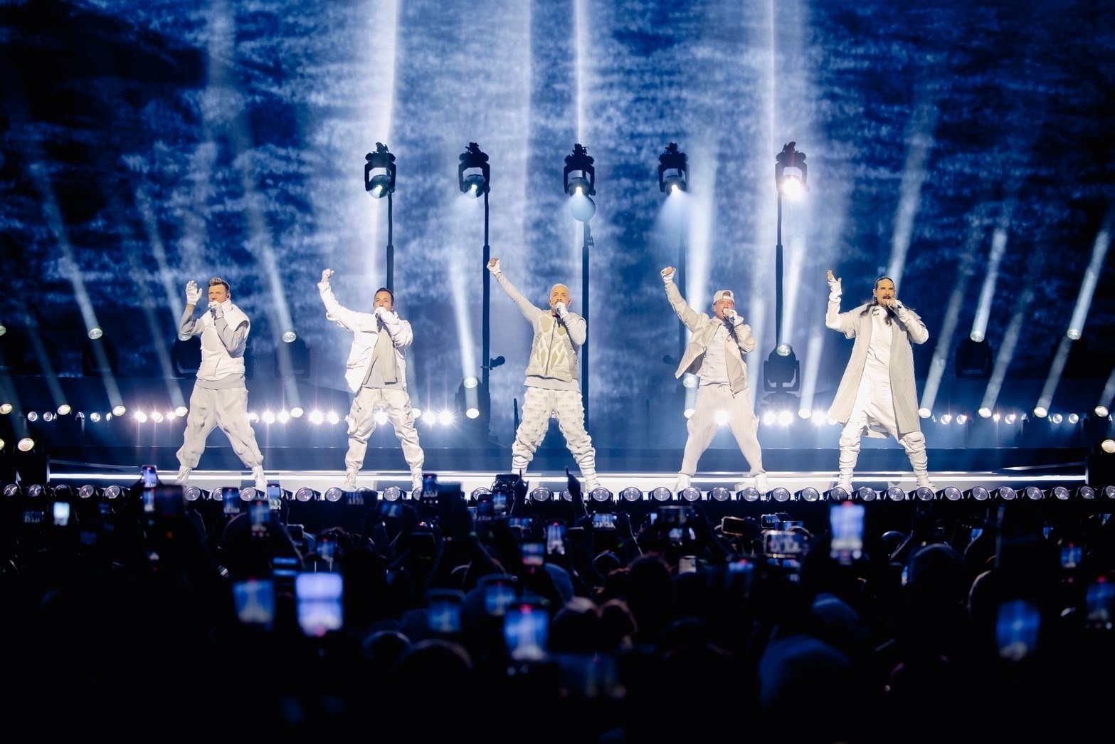 現地レポ】Backstreet Boysの未来型ライブが異次元だった｜ソニー