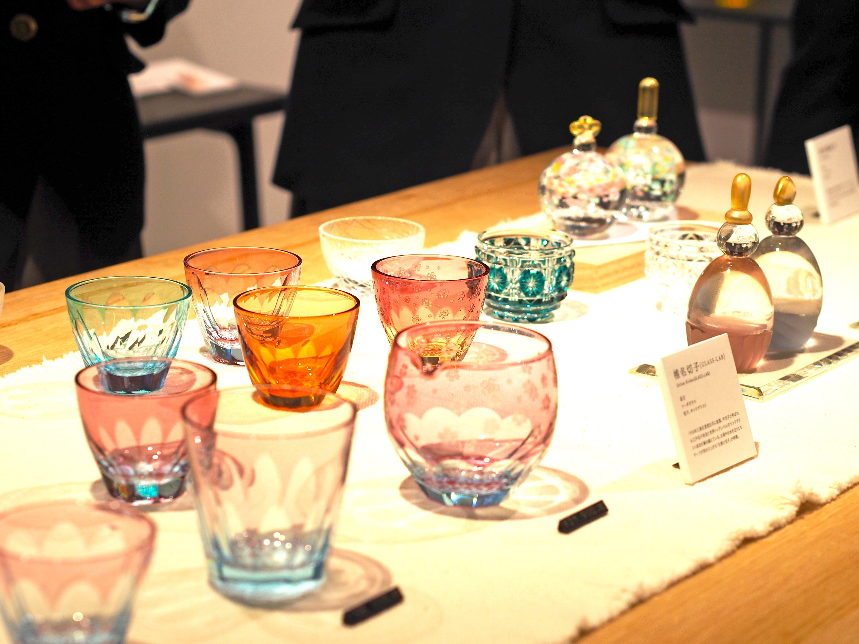 14歳からのガラス入門。ガラスの器と工芸「TSUCHI-YA」で手に取って