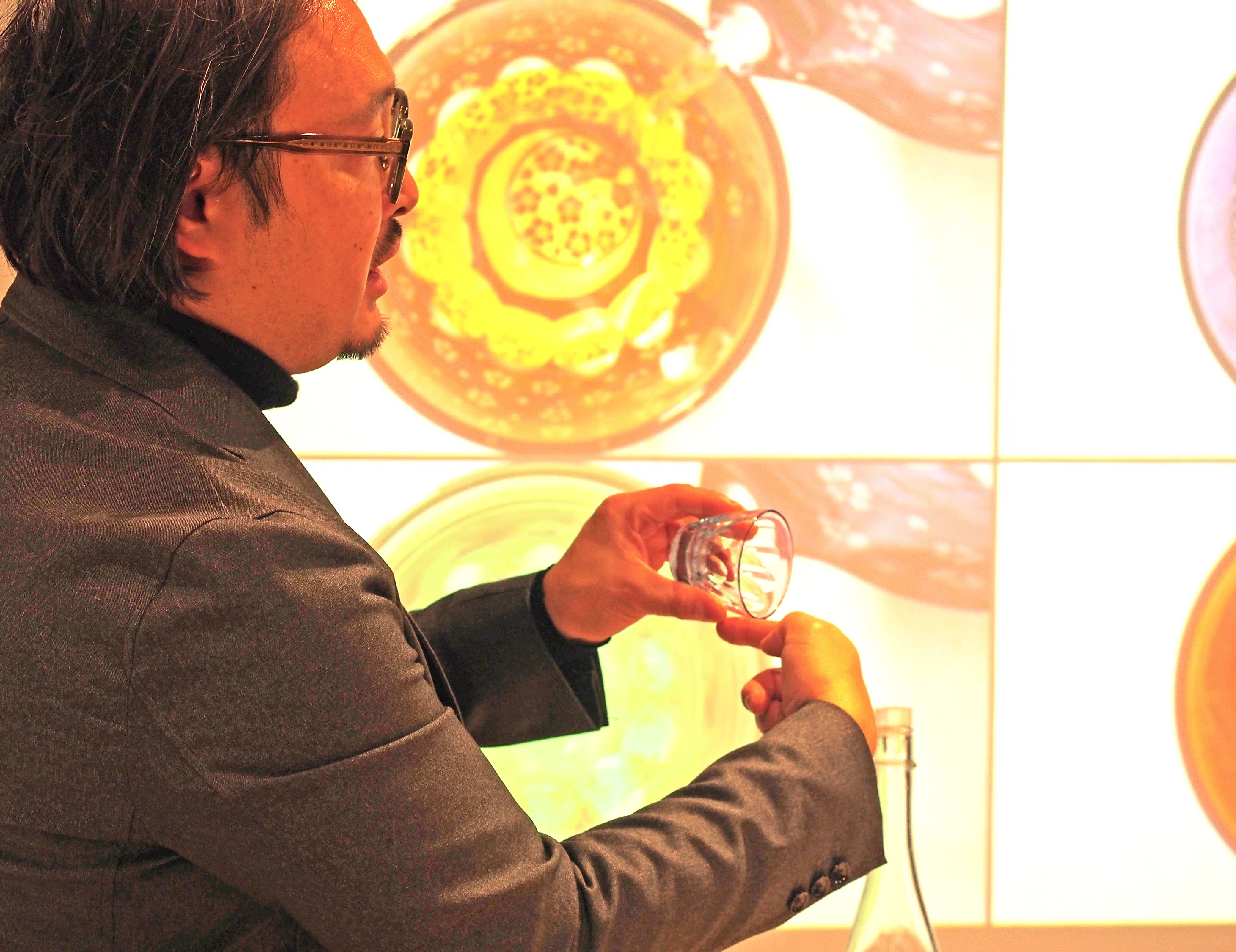 14歳からのガラス入門。ガラスの器と工芸「TSUCHI-YA」で手に取って