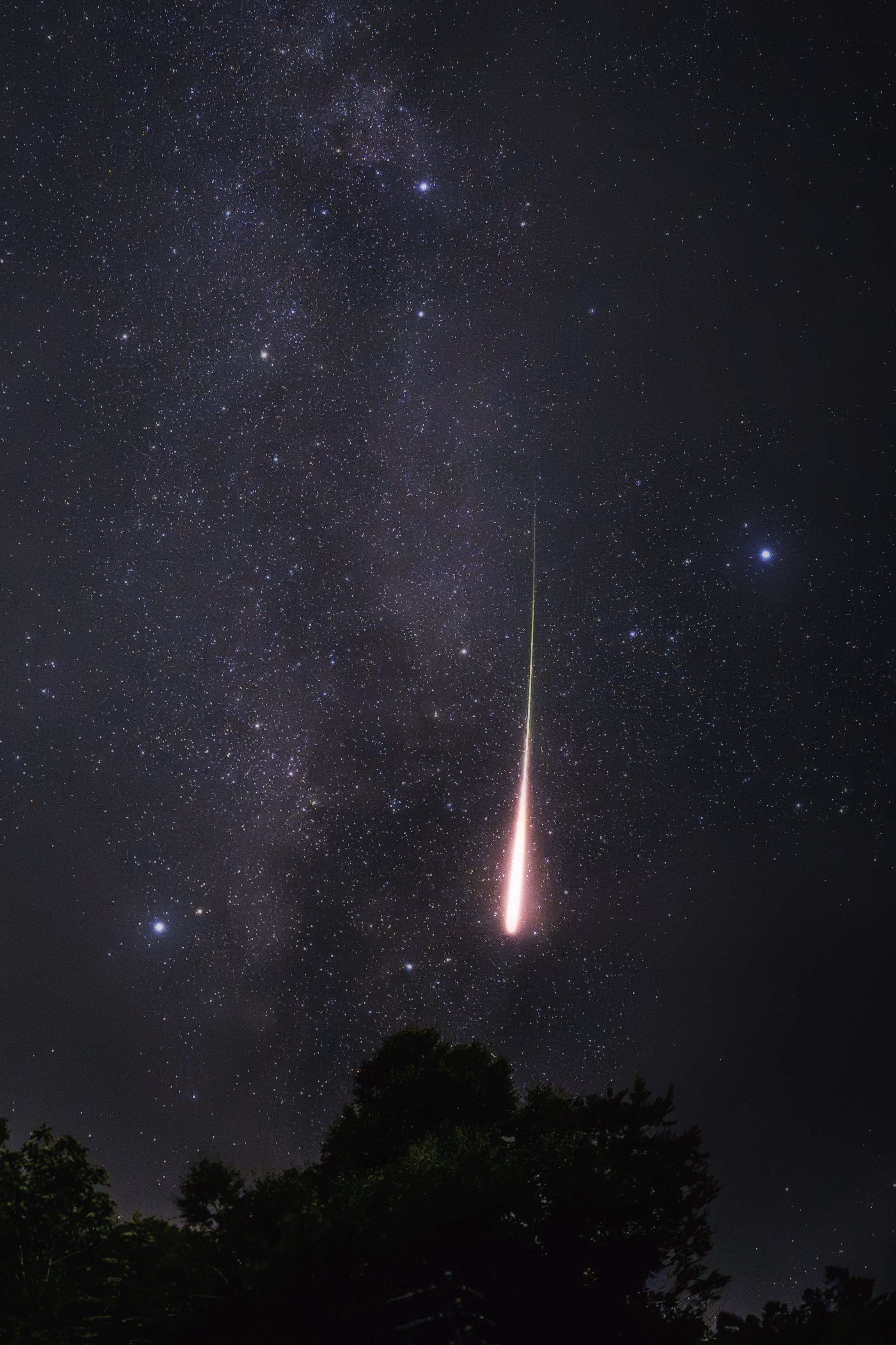 流れ星　 月夜でも見える流れ星──2025年ペルセウス座流星群の楽しみ方｜Negi