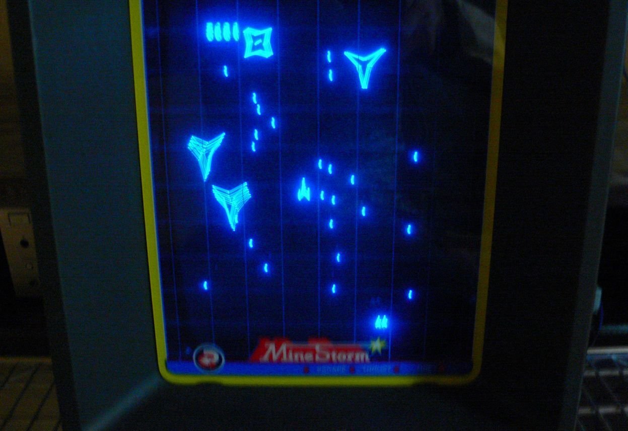 瞬く間に消えた幻のゲーム機「光速船」：ベクターグラフィックス