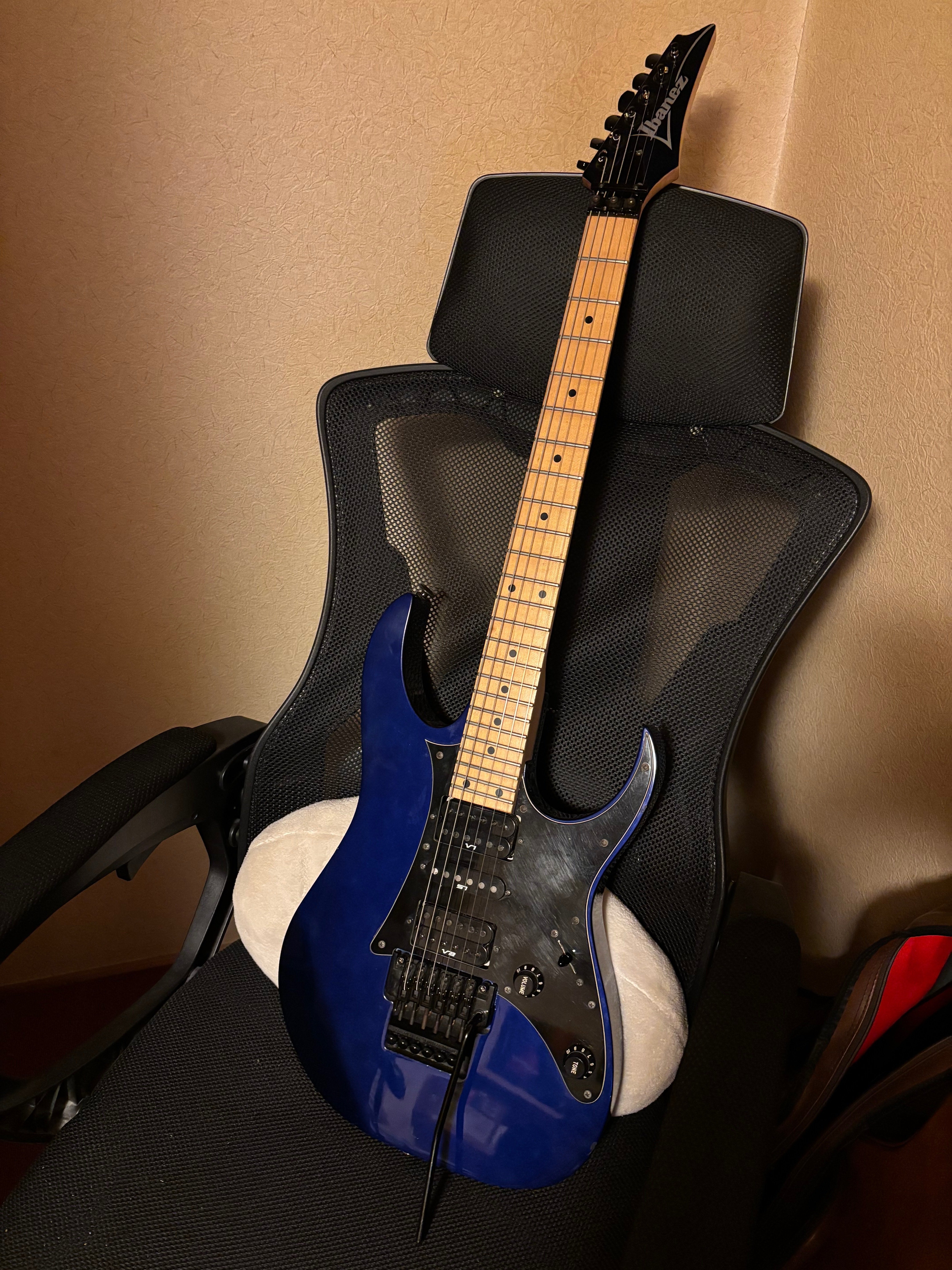 Ibanez RG550 ブルー　改造済み ギターオタクのコレクションアーカイブ ～ Ibanez RG550｜ギター