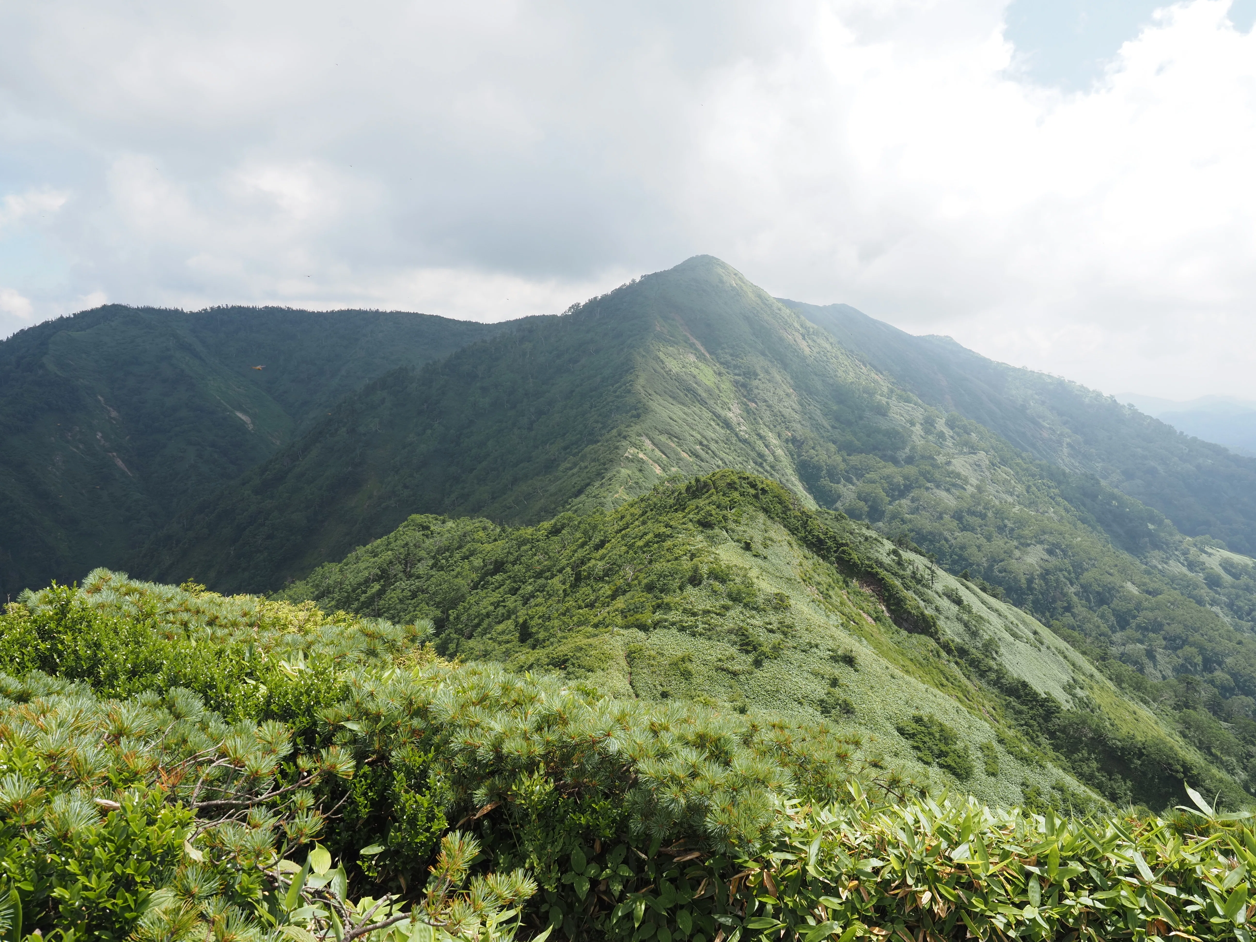 空と山の間で 山登ろ 〜 白砂山、八間山｜Takeshi Hatori