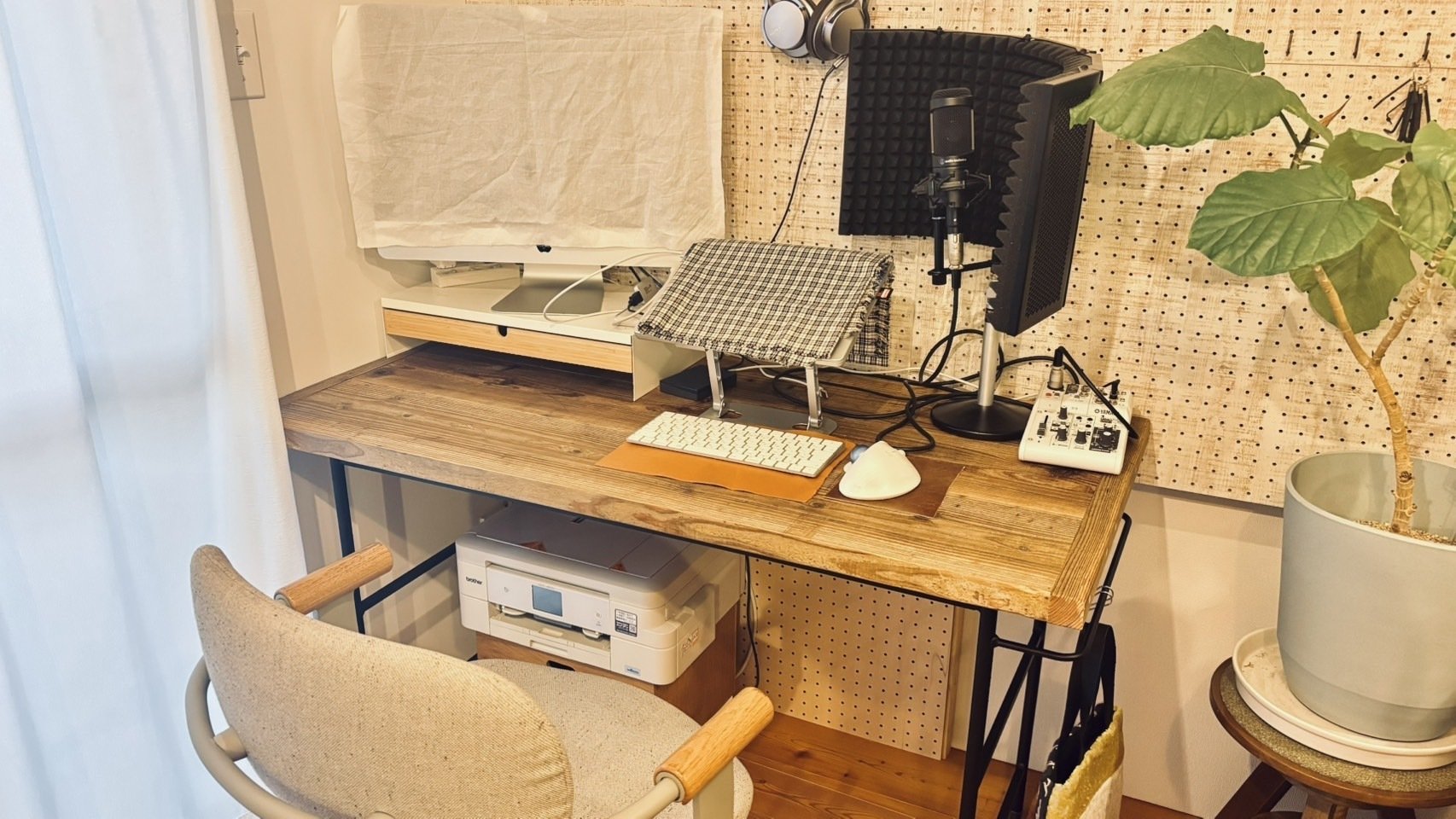 決め手はサイズとデザイン！杉古材テーブルの納品事例をご紹介。｜鉄