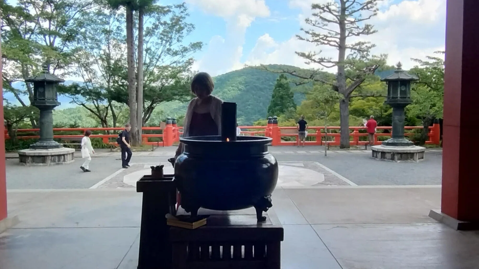 天と地を結ぶ霊山 鞍馬寺と木の根道をご案内♪｜雅京都観光