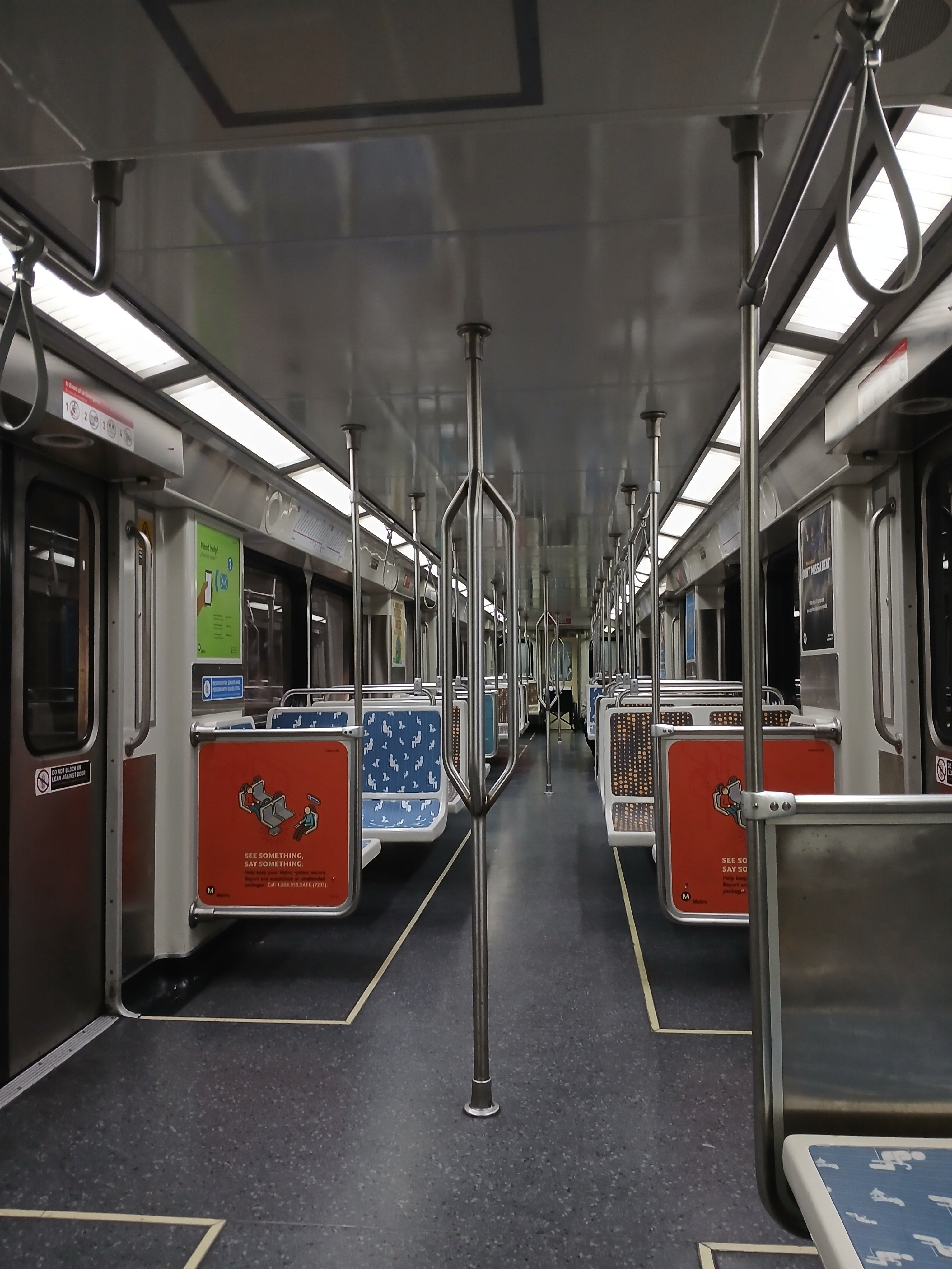 アメリカ ロサンゼルスに 都営新宿線10-000系？？｜Doubledecker