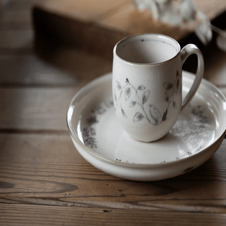 食卓を彩る、絵付けのうつわたち。「イロイロ絵付けのうつわ展2025