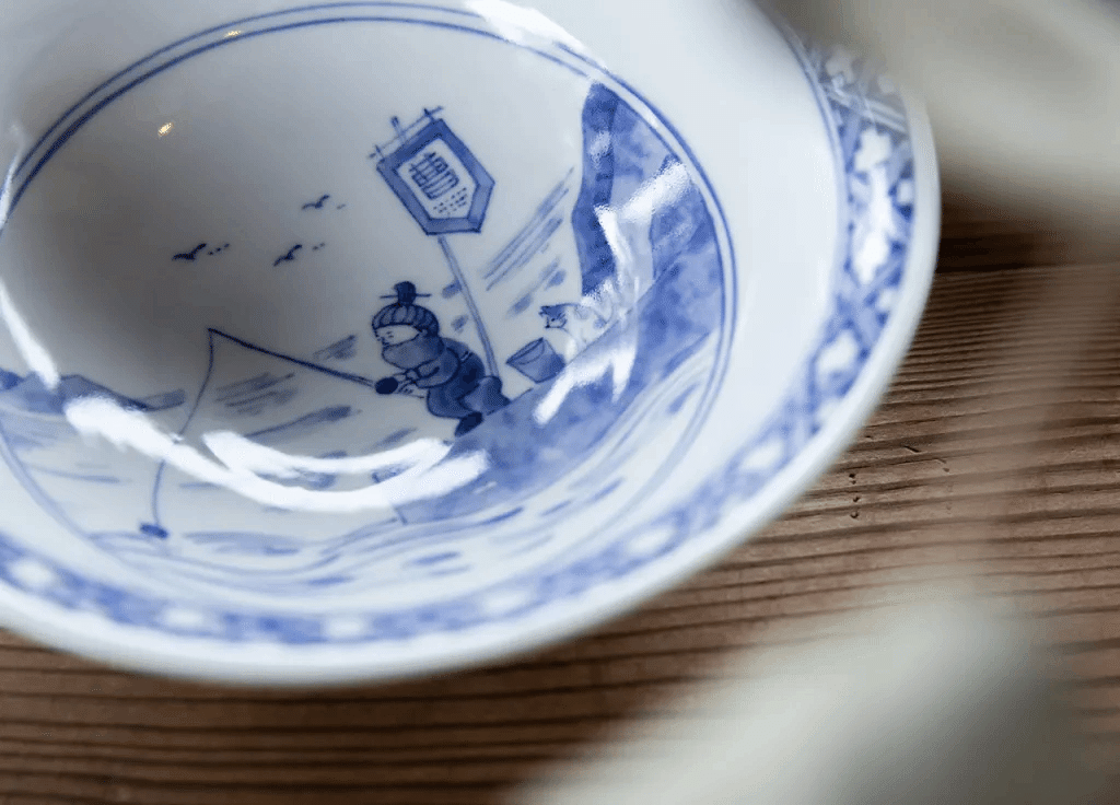 食卓を彩る、絵付けのうつわたち。「イロイロ絵付けのうつわ展2025