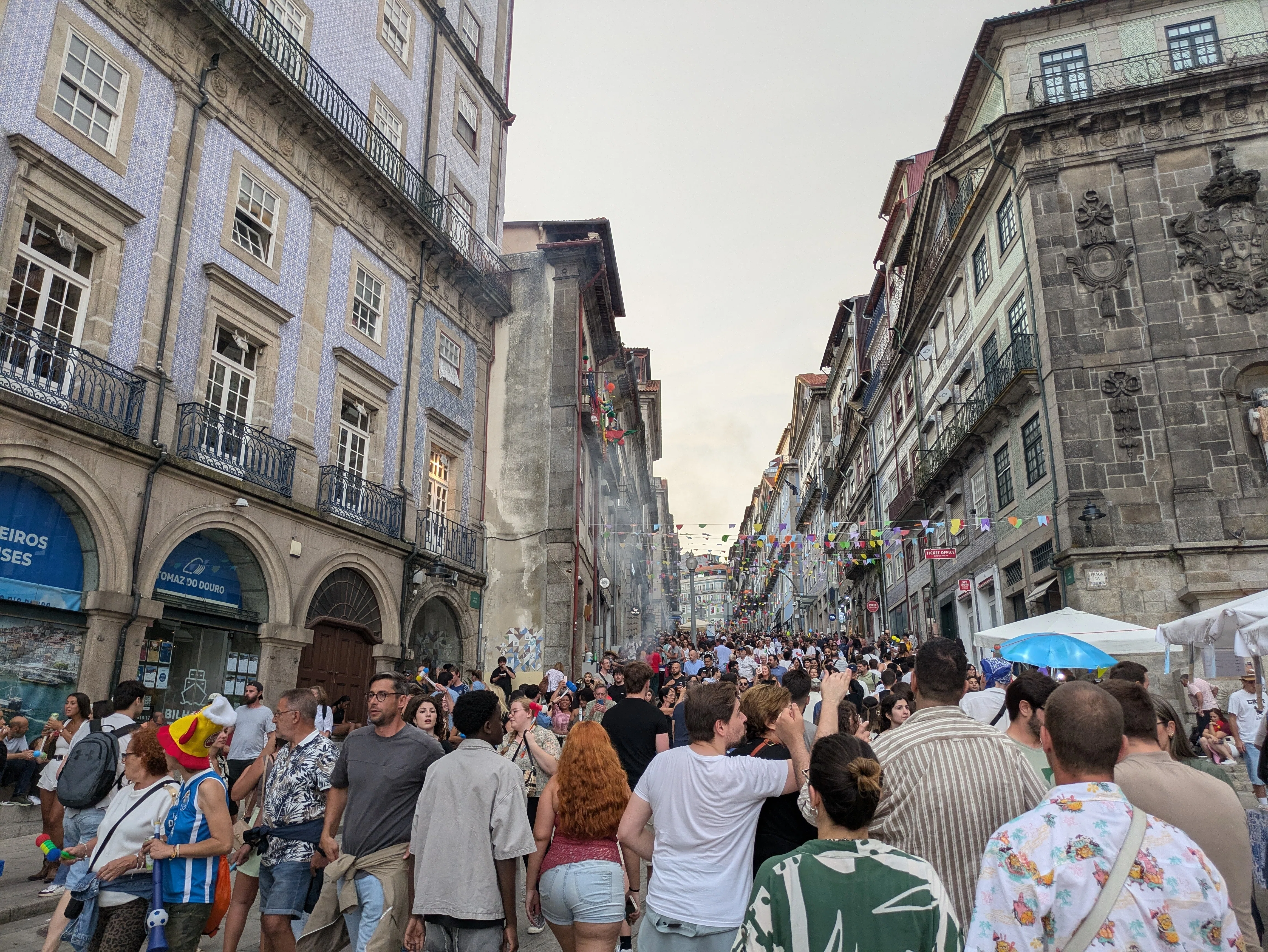 🇵🇹ポルト最大のお祭り：ピコピコハンマーとランタンの夜｜ポルトガール