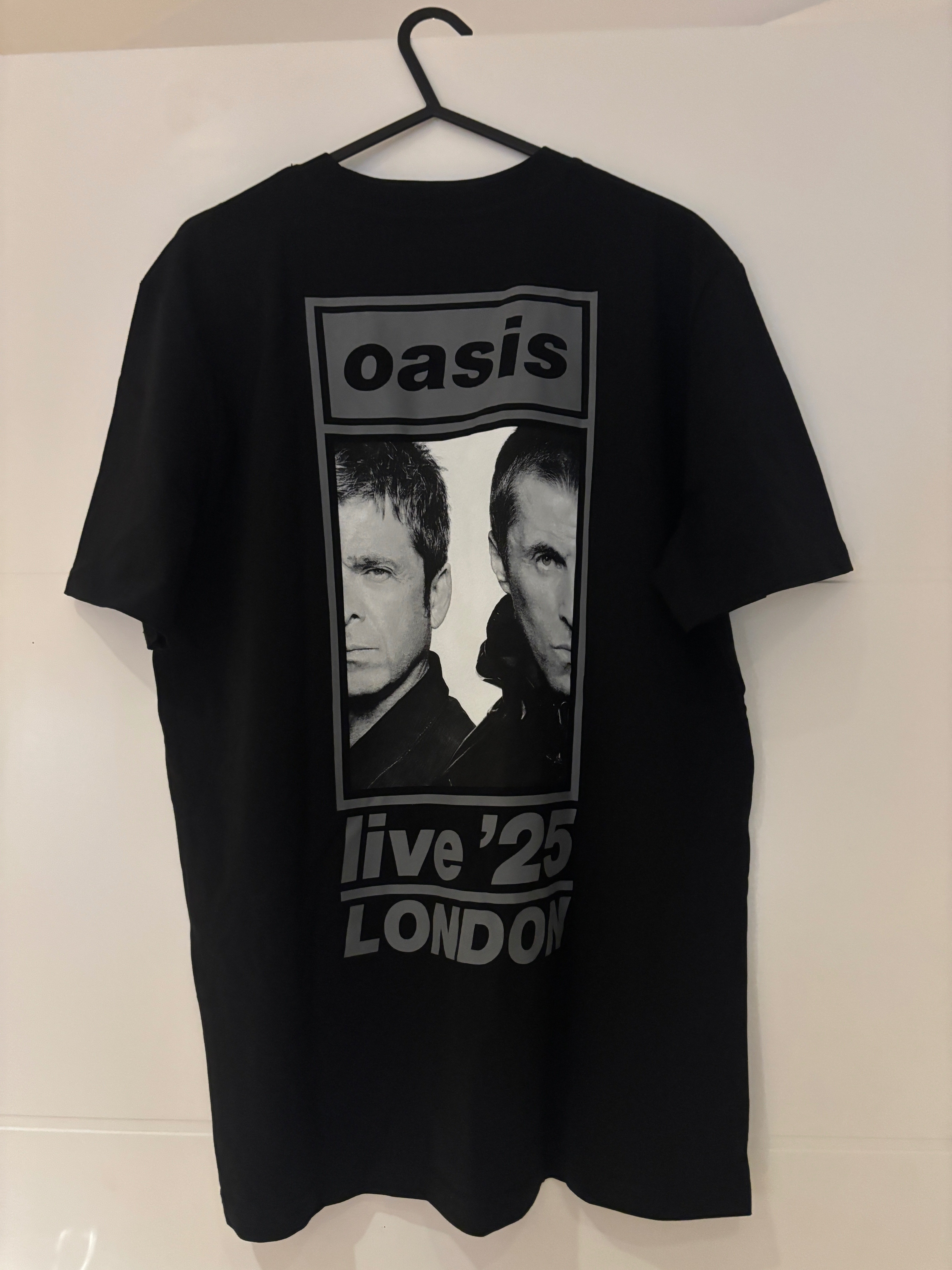 【会場限定】oasis Live '25 ウェンブリーTシャツ Oasis Live 25 Wembley Stadium Tシャツ Lサイズ - メルカリ