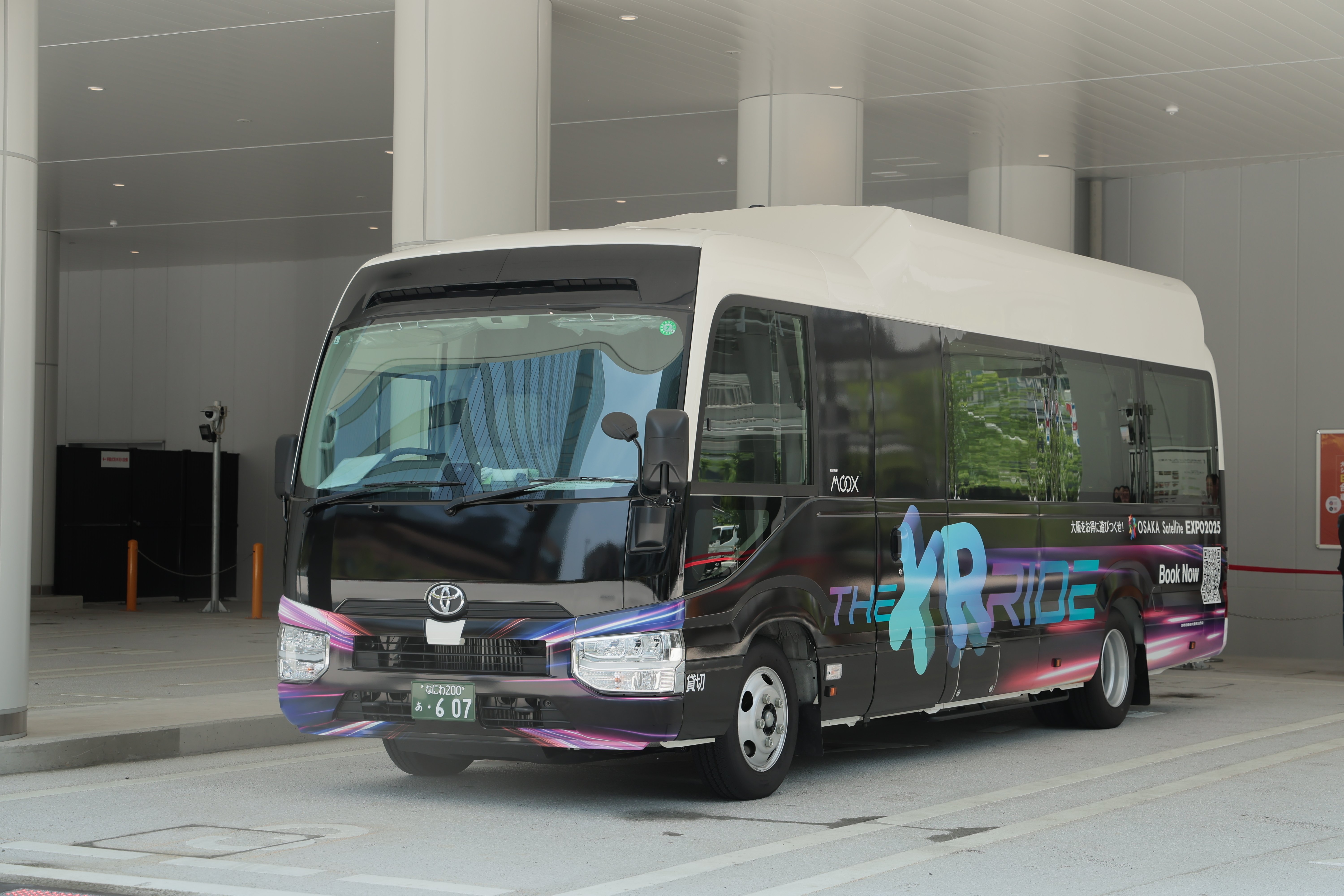 The Magic Words 'OSAKA-BEN'Bus Tour/The XR Ride Bus in 大阪｜今村祥佳