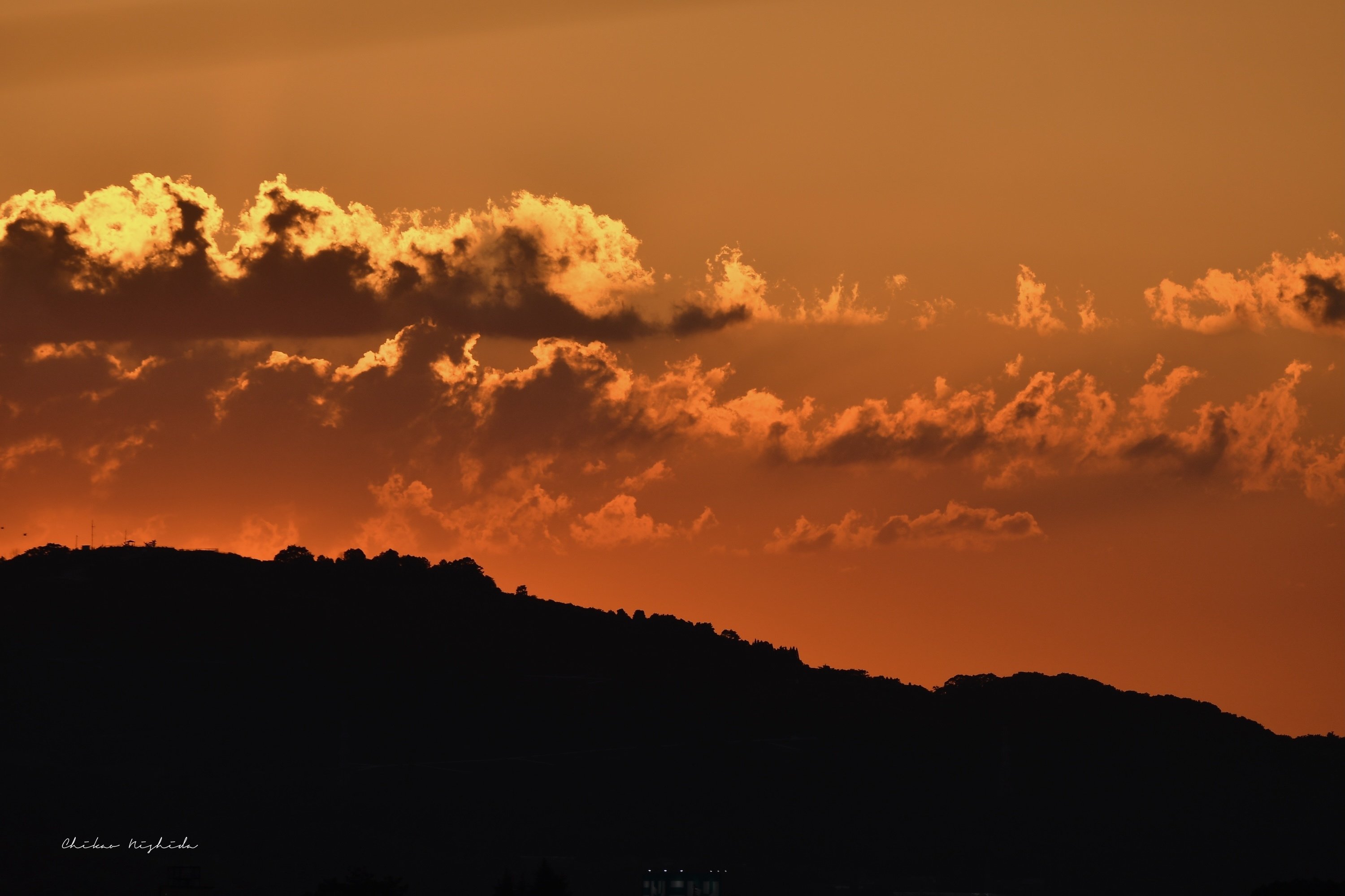 久々の夕焼けを切り撮る・・・金峰山に沈む光の詩｜西田親生