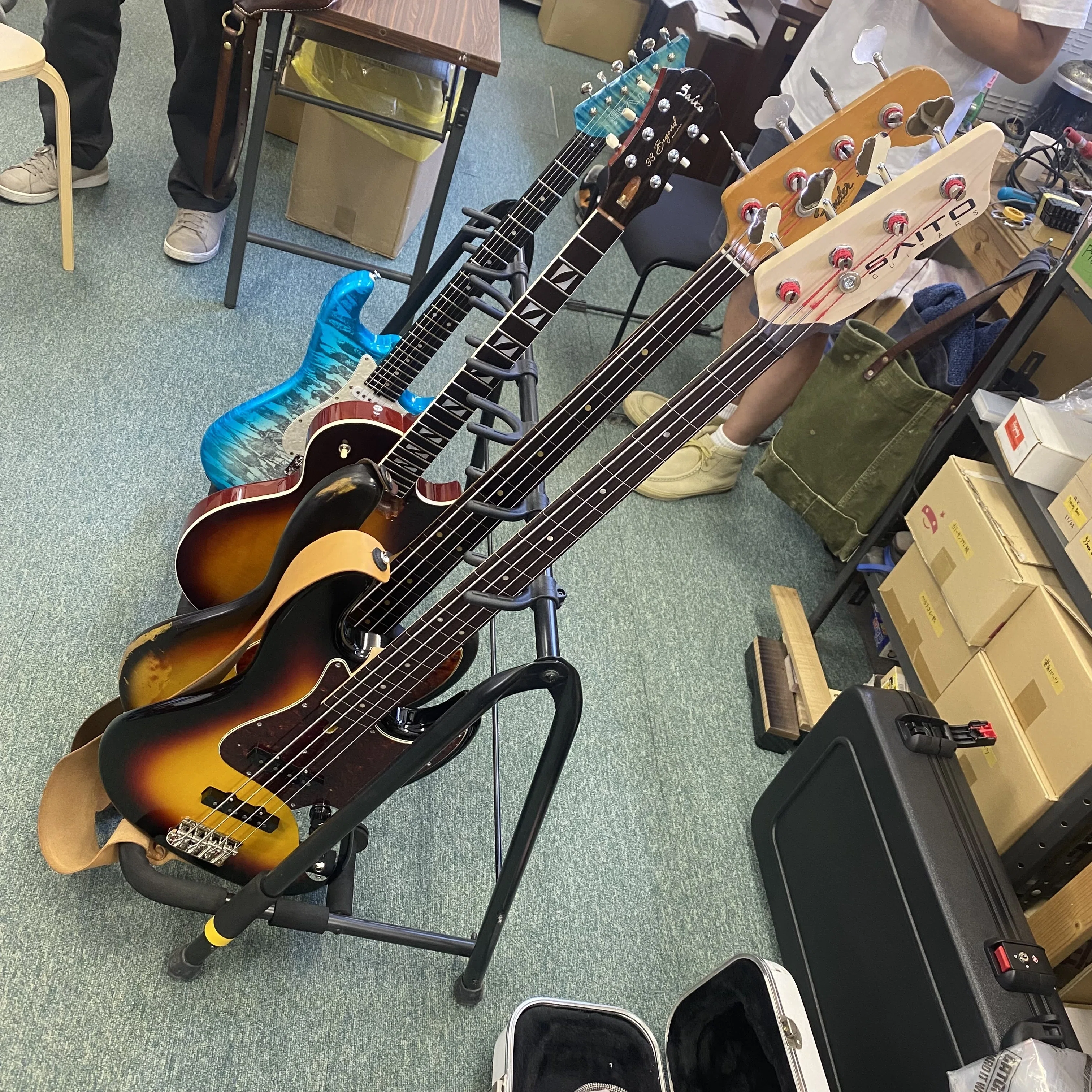 SAITO GUITARS工房探訪｜織原良次 | フレットレスベース奏者