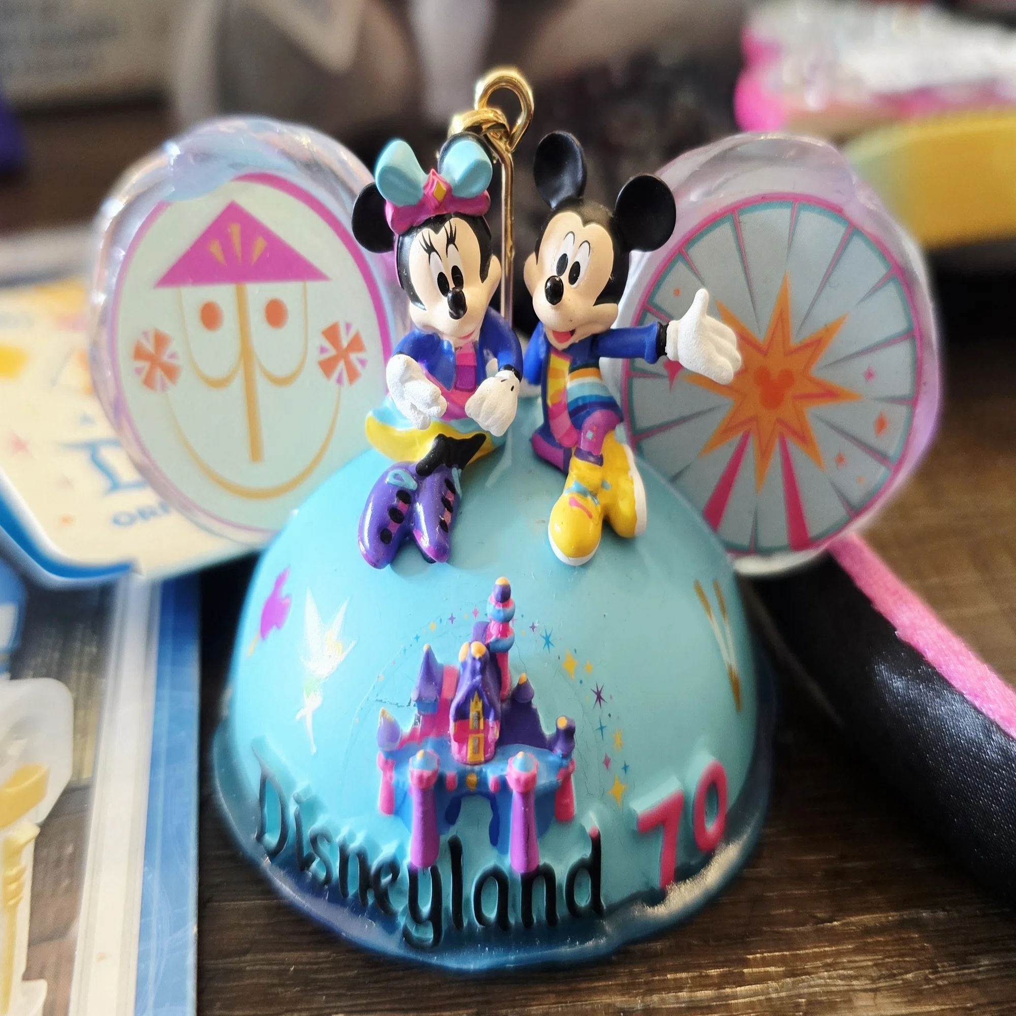 ディズニーストアからのお届け物: カリフォルニアディズニー70周年 
