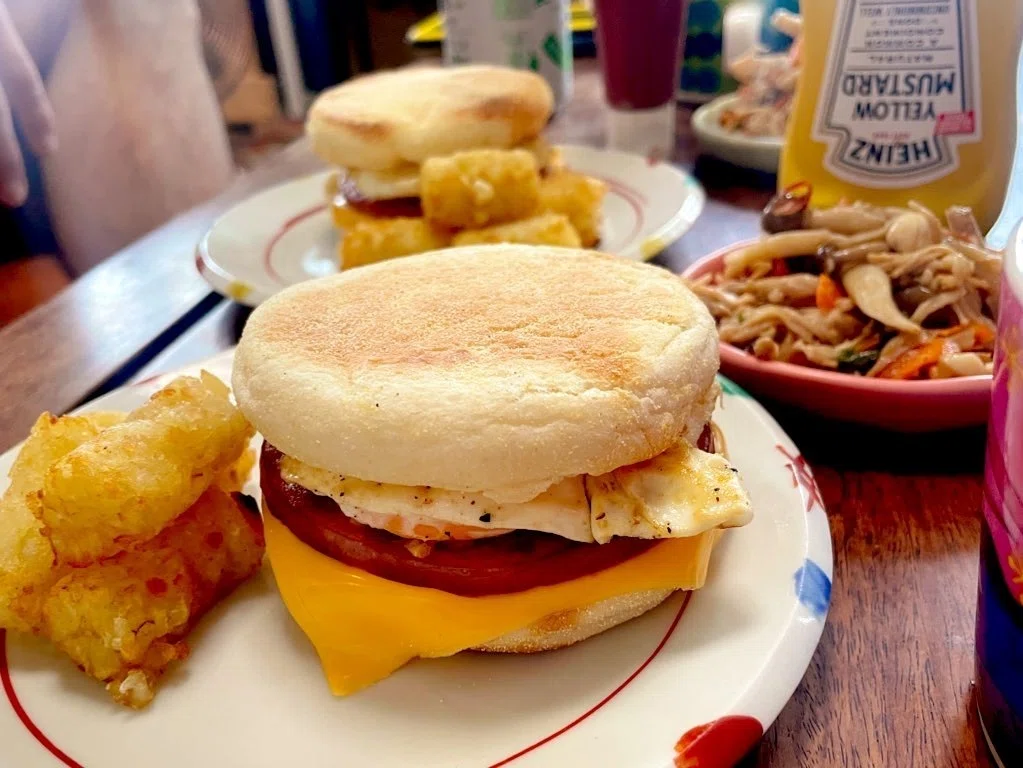 つるうちはなのこてんぱん食堂「おうちで朝マック〜エッグマック