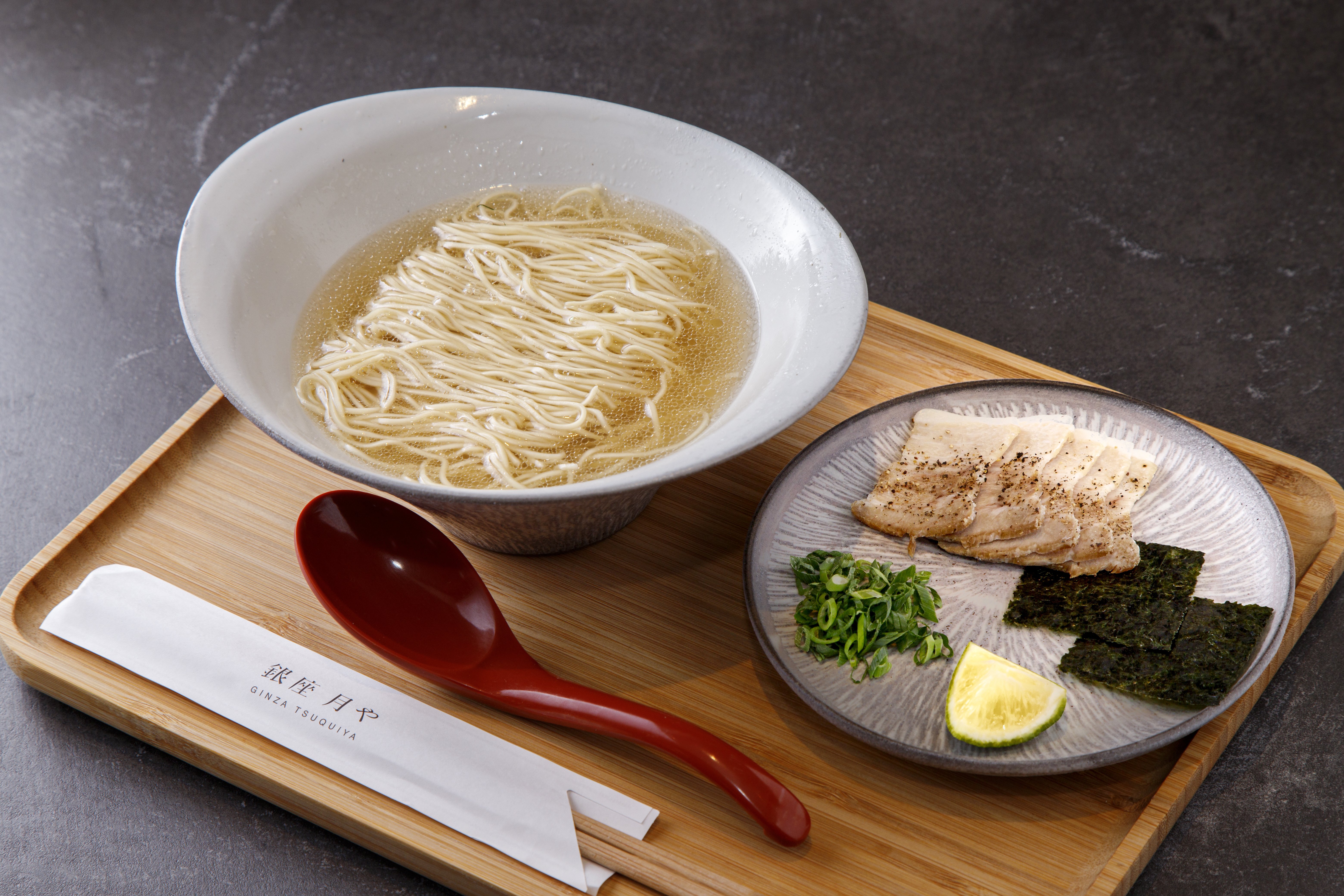 白濁から透明へ。クリアな豚骨ラーメンで女性に訴求「銀座月や（東京