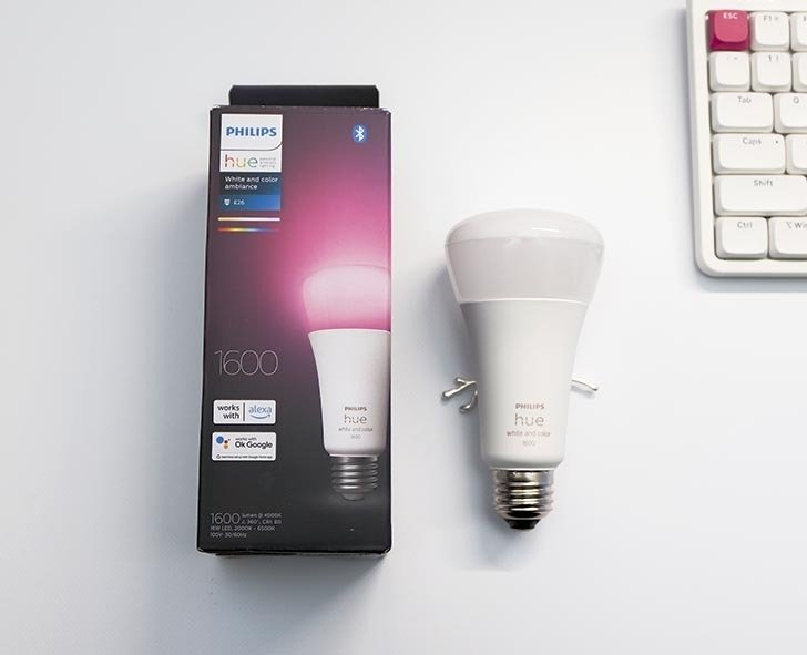 フィリップスヒューPhilips Hue フロアライト Alexa 間接照明 Amazon