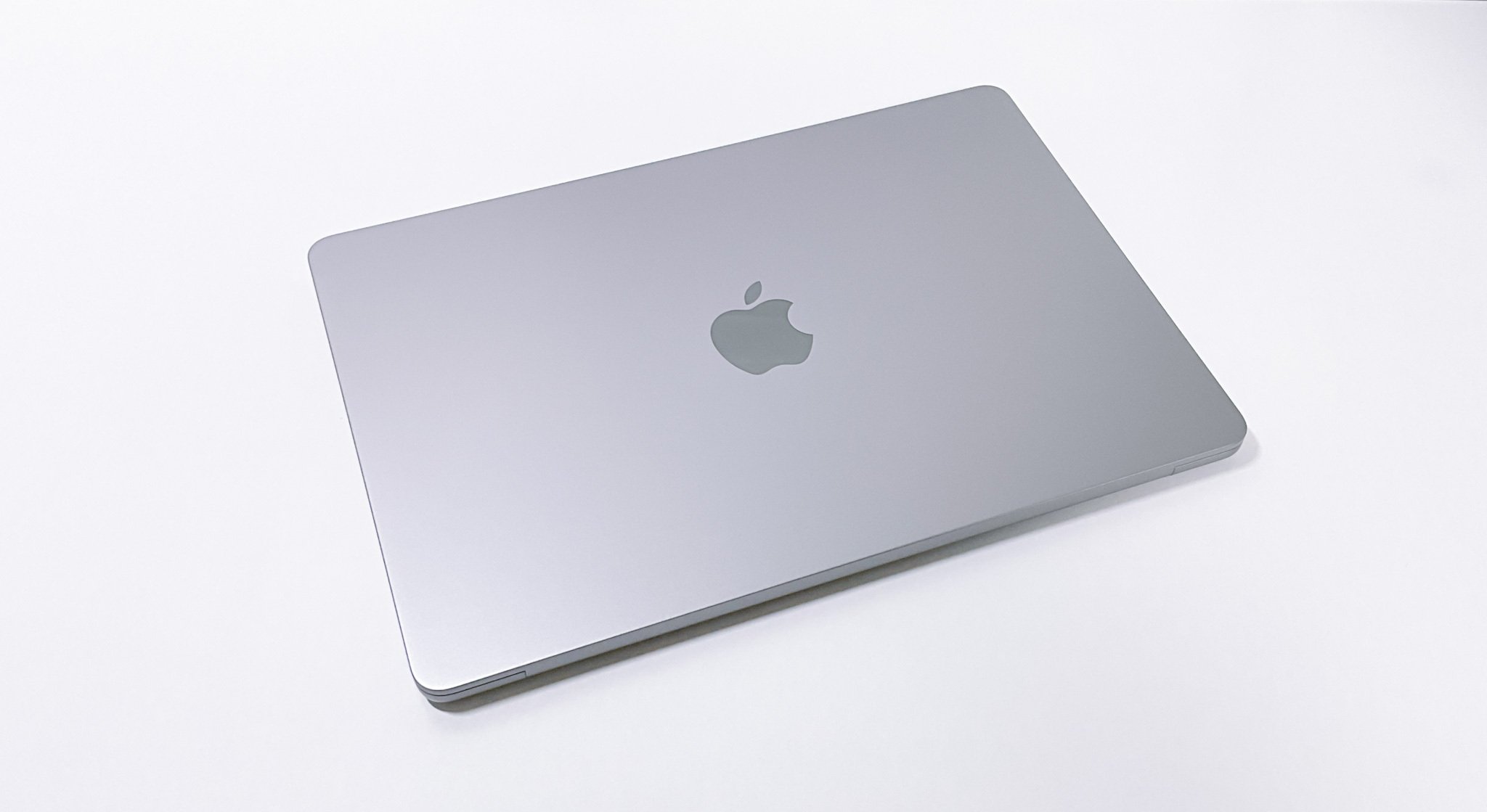 Apple MacBook シルバー 使用感あり 小話】MacBookの色についてただ感想するだけ｜MtOjiisan