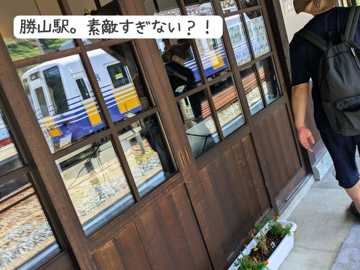 福井県立恐竜博物館もよりの「勝山駅」が素敵