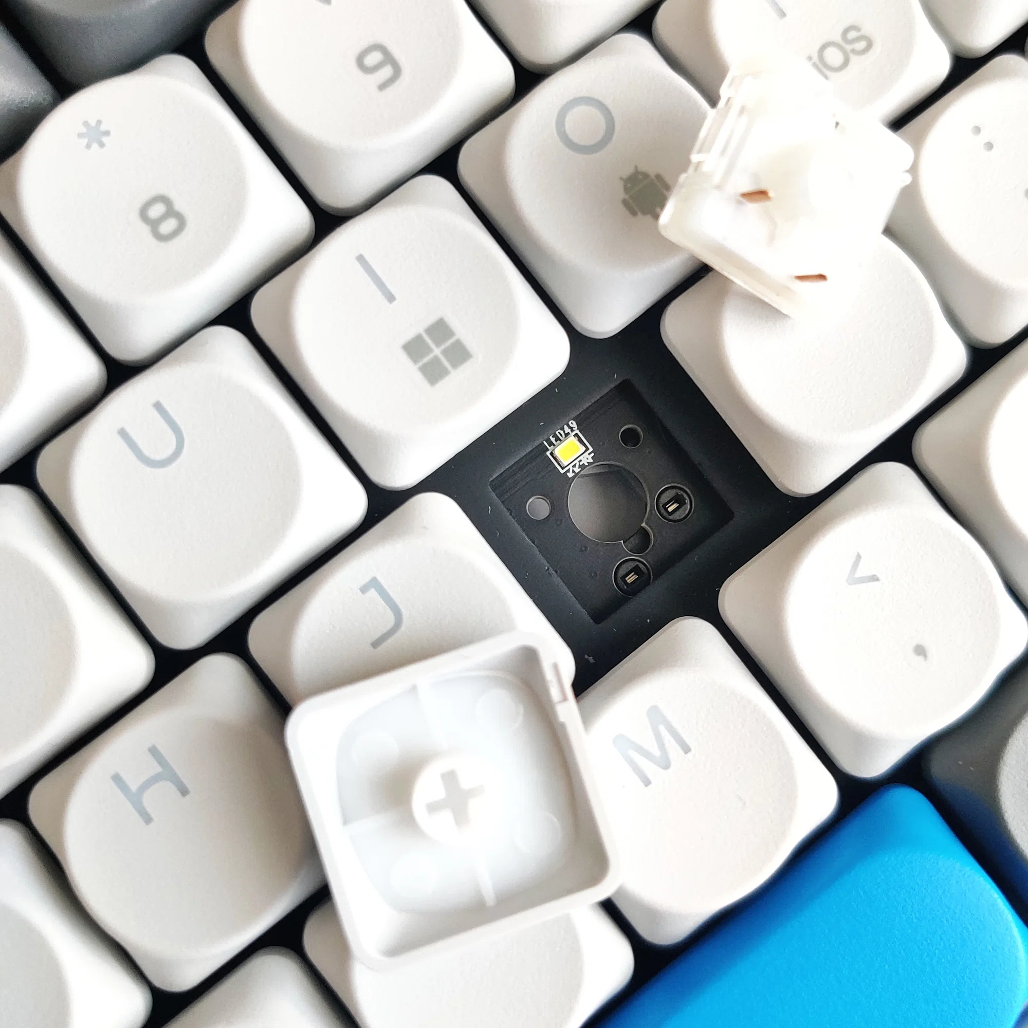 Lenovo ThinkBook KB Proを通してロープロファイル メカニカル 