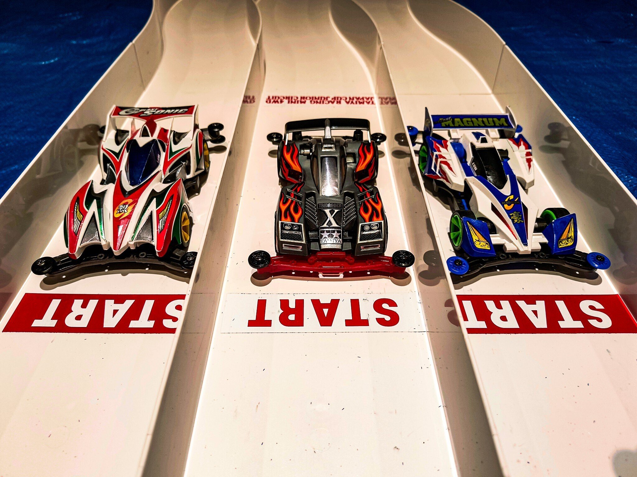 ミニ四駆　過去物　レア　期間限定　コメントへ トミカ】コロコロコミック限定 ミニ四駆トミカ マグナムセイバー