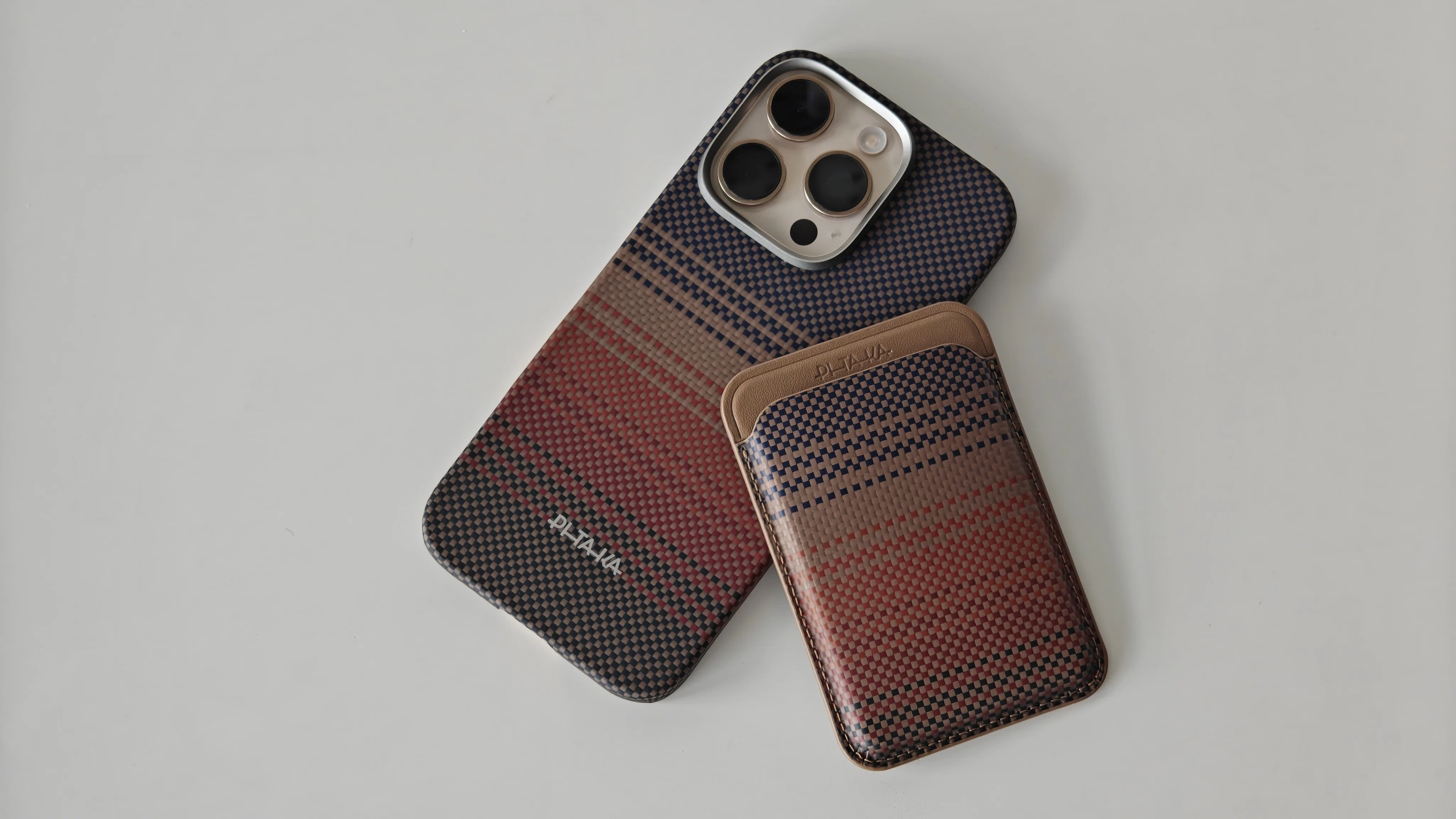 Vol.03】これは圧倒的に美しいiPhoneケースだ。PITAKA Sunsetを