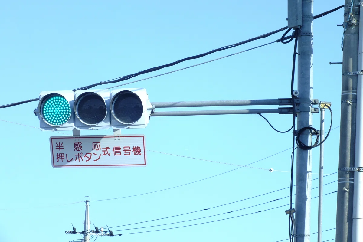 【伊勢崎-489】伊勢崎市境下武士にある4基の日信2代目薄型面拡散ユニット ｜光山祐弥の信号機紹介